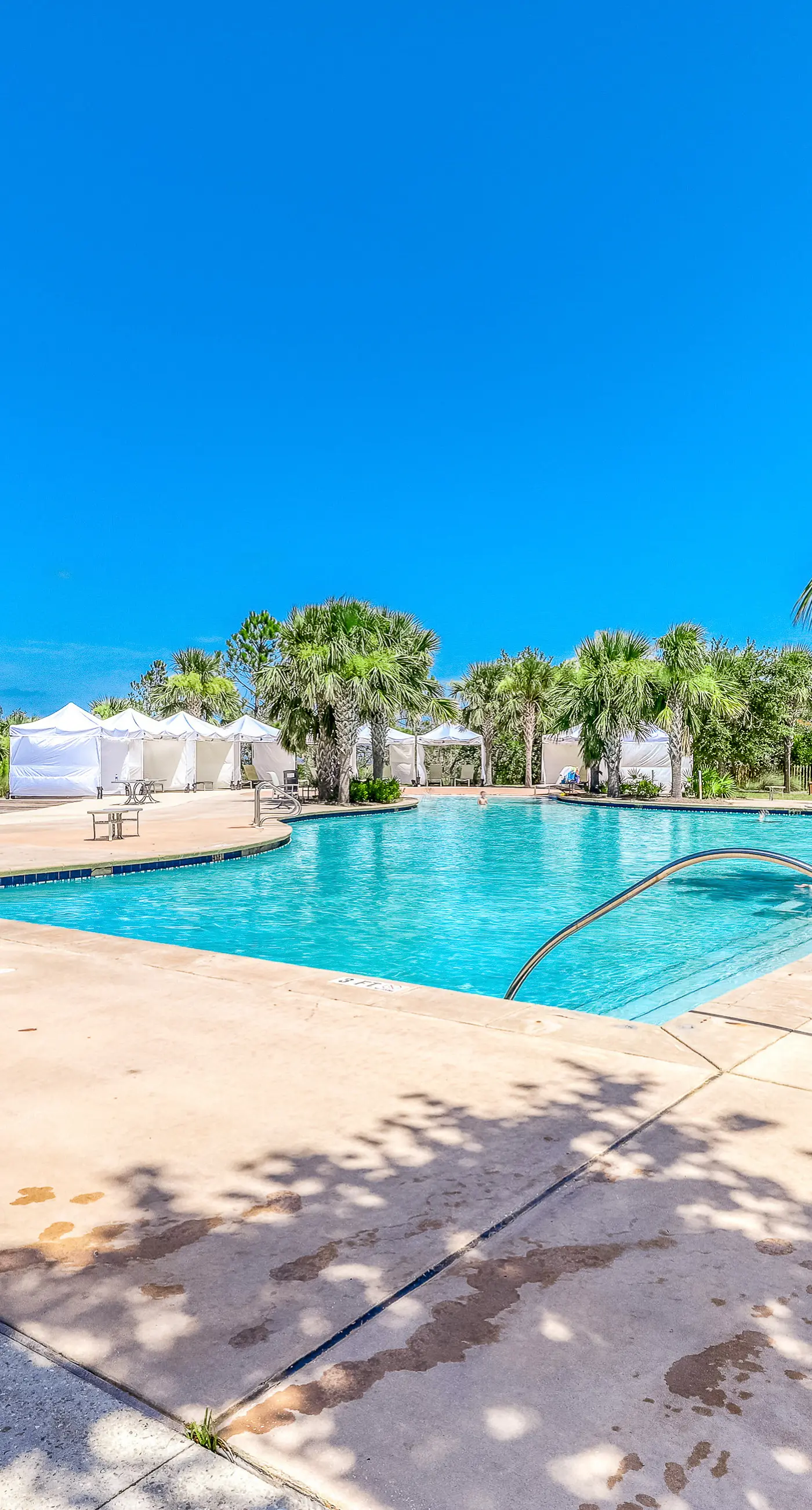 Heated community pool, themed kids room, dog friendly Beach, & Relaxing Massage