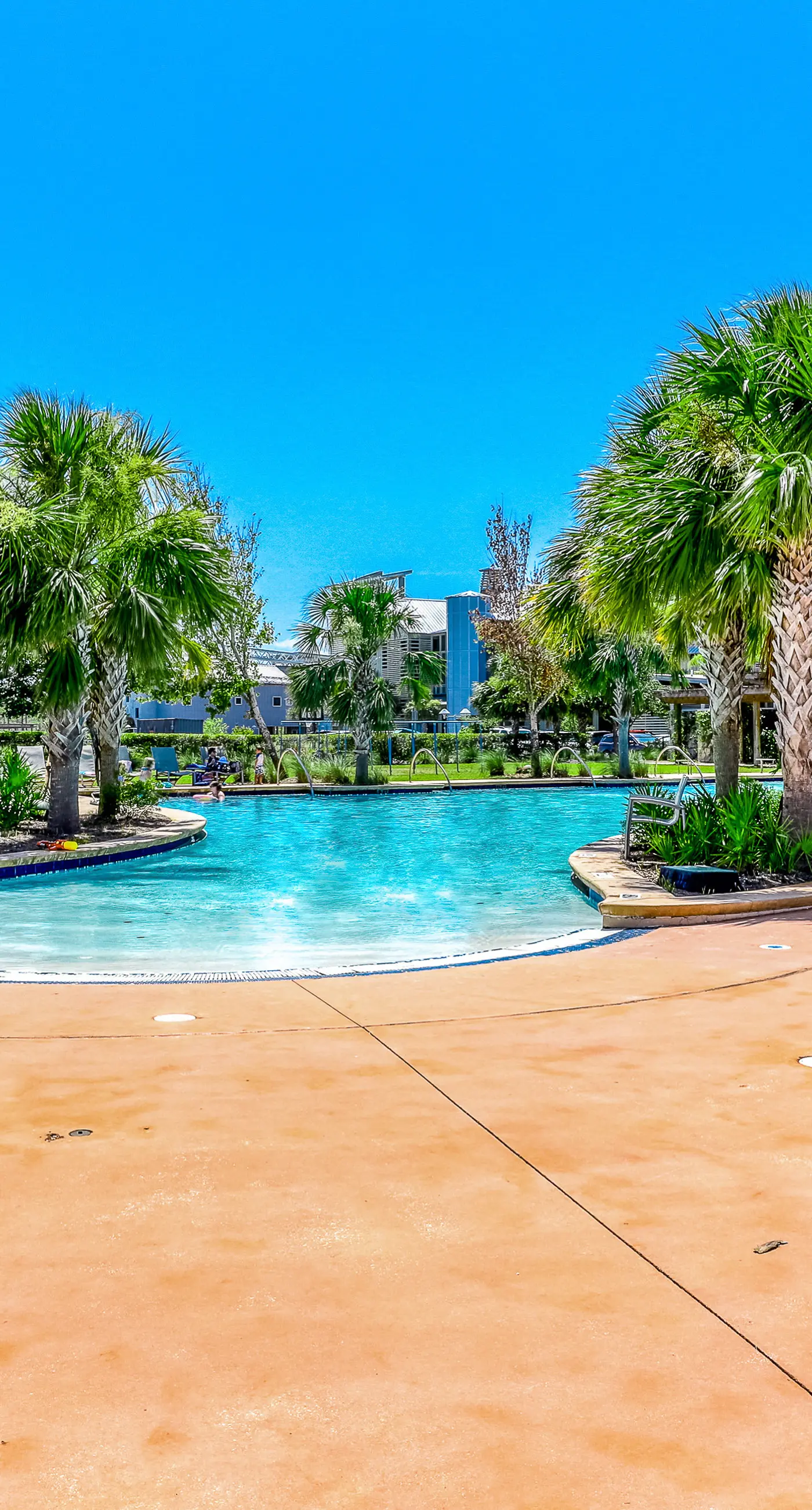 Heated community pool, themed kids room, dog friendly Beach, & Relaxing Massage