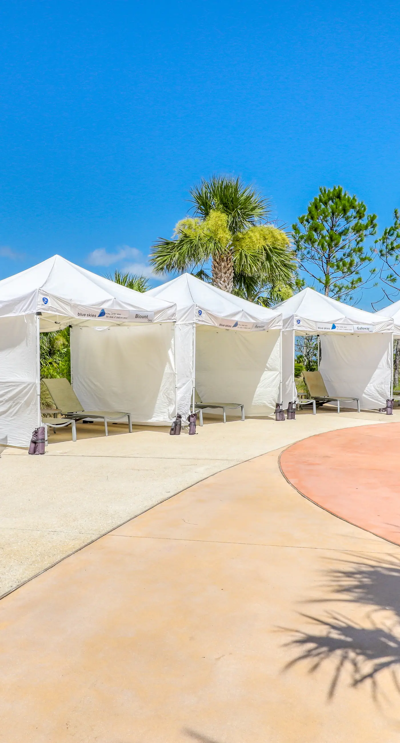 Heated community pool, themed kids room, dog friendly Beach, & Relaxing Massage