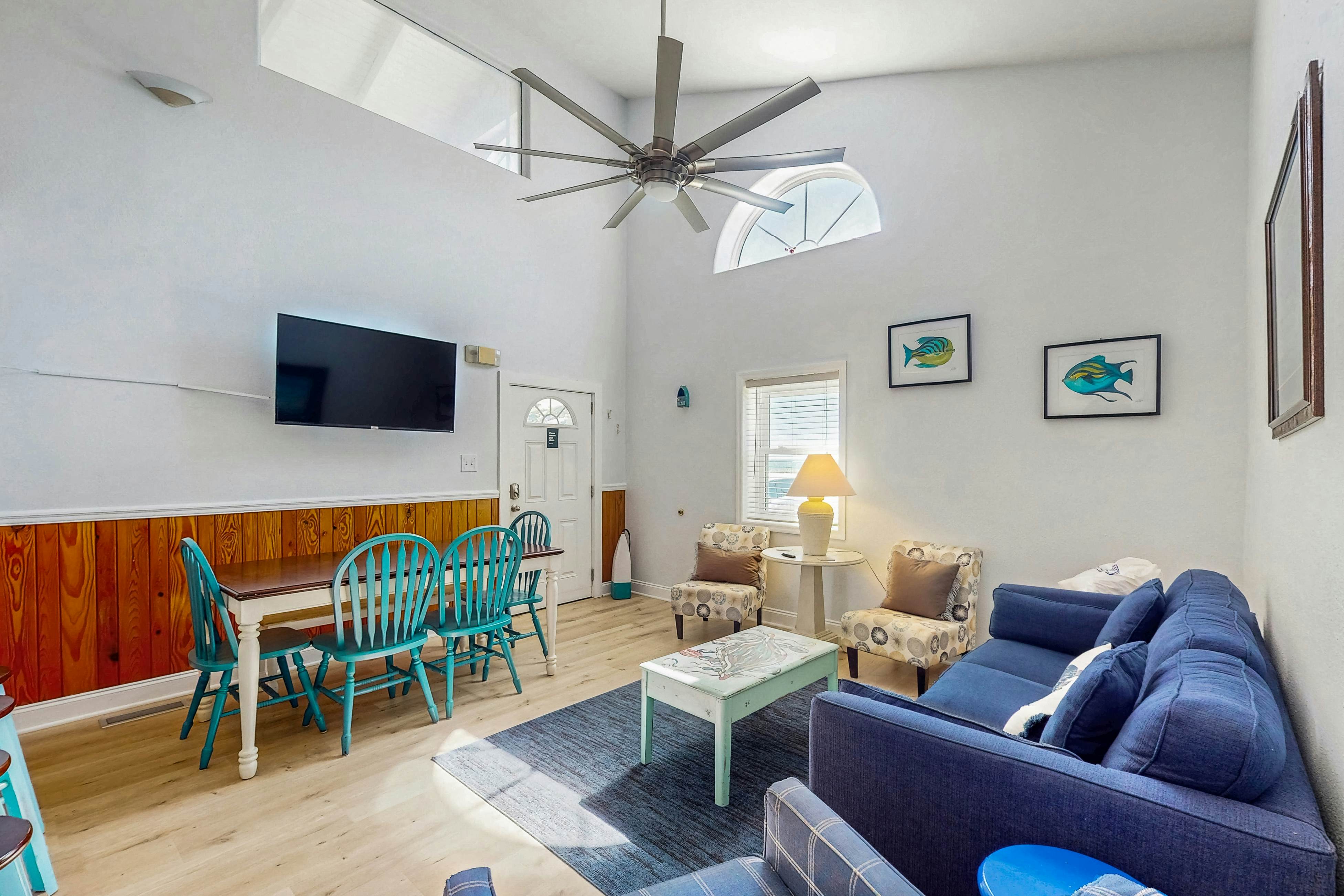 Dog-friendly Condo with a Shared Pool, Great Beach Vibes, & Stunning Views