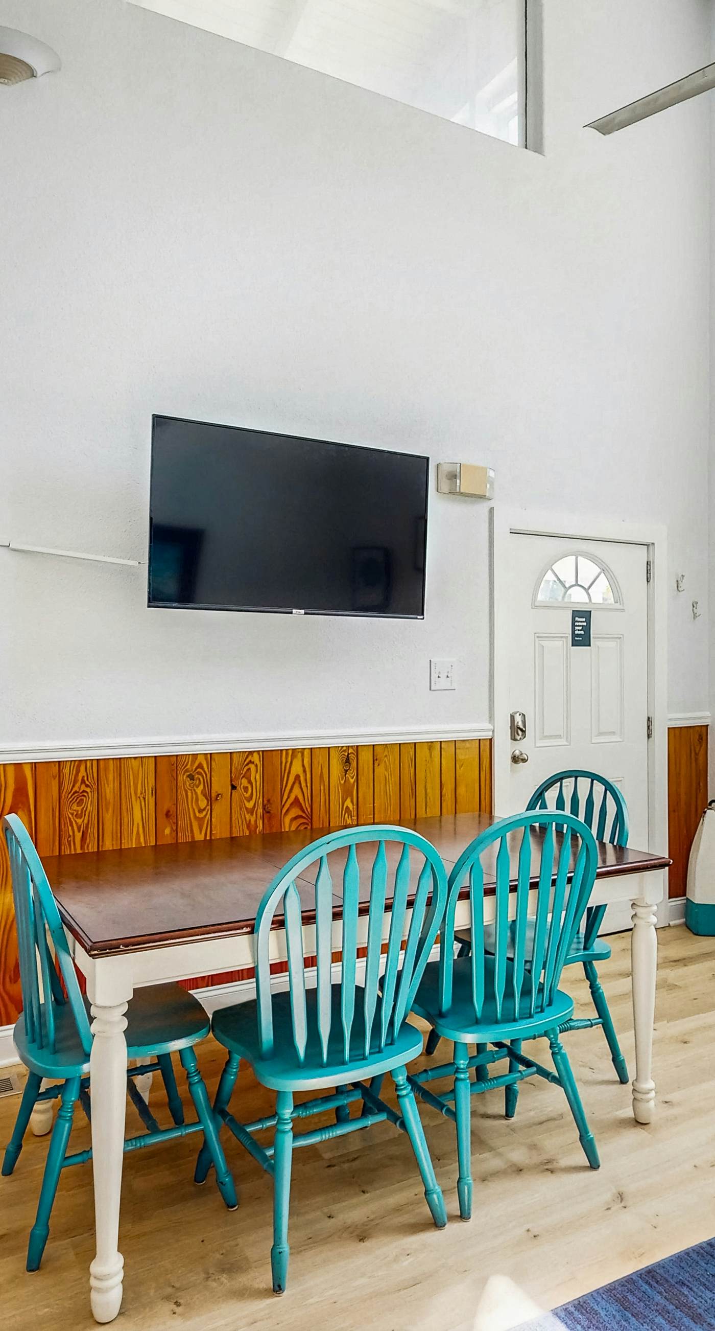 Dog-friendly Condo with a Shared Pool, Great Beach Vibes, & Stunning Views