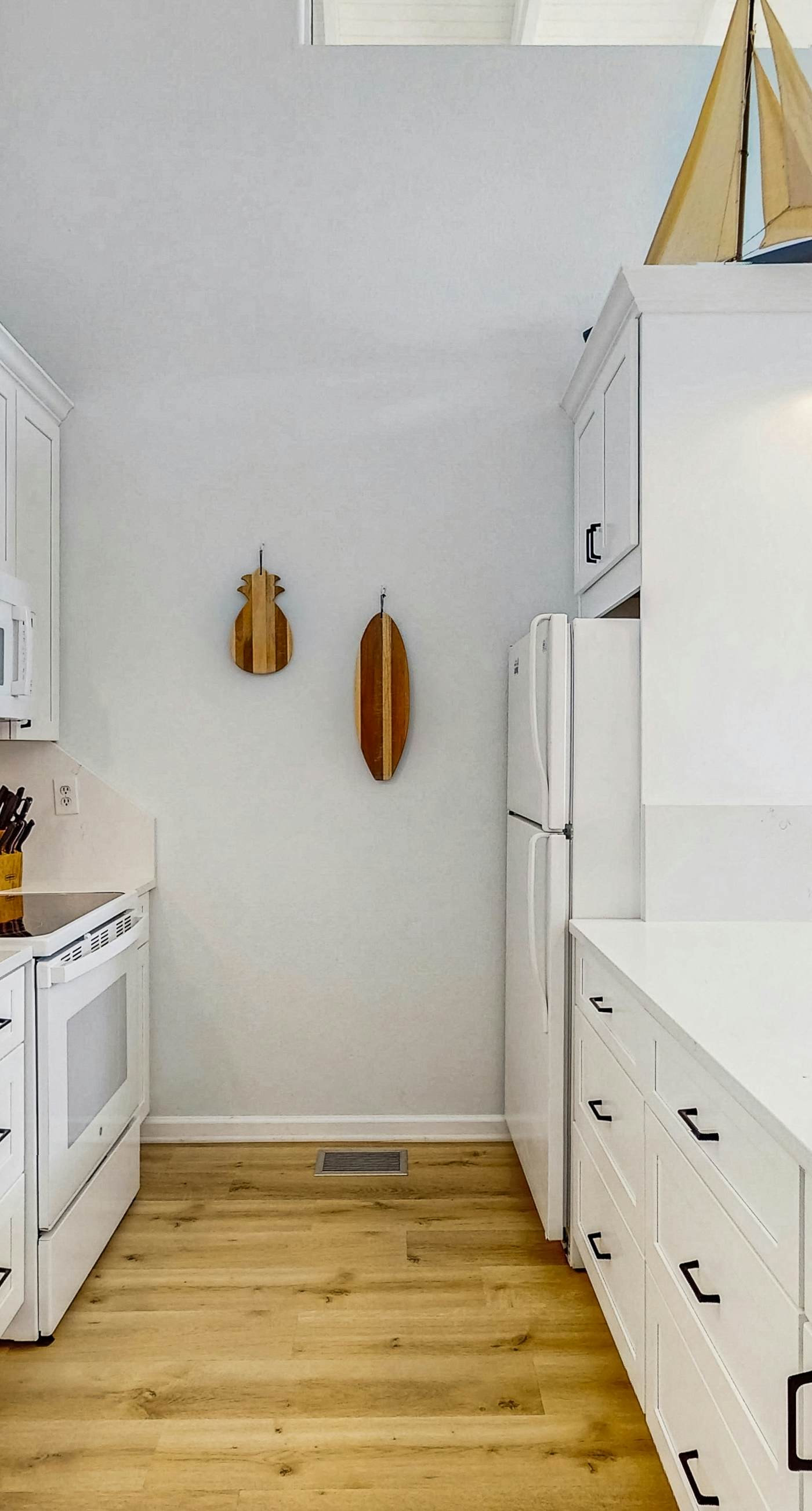 Dog-friendly Condo with a Shared Pool, Great Beach Vibes, & Stunning Views