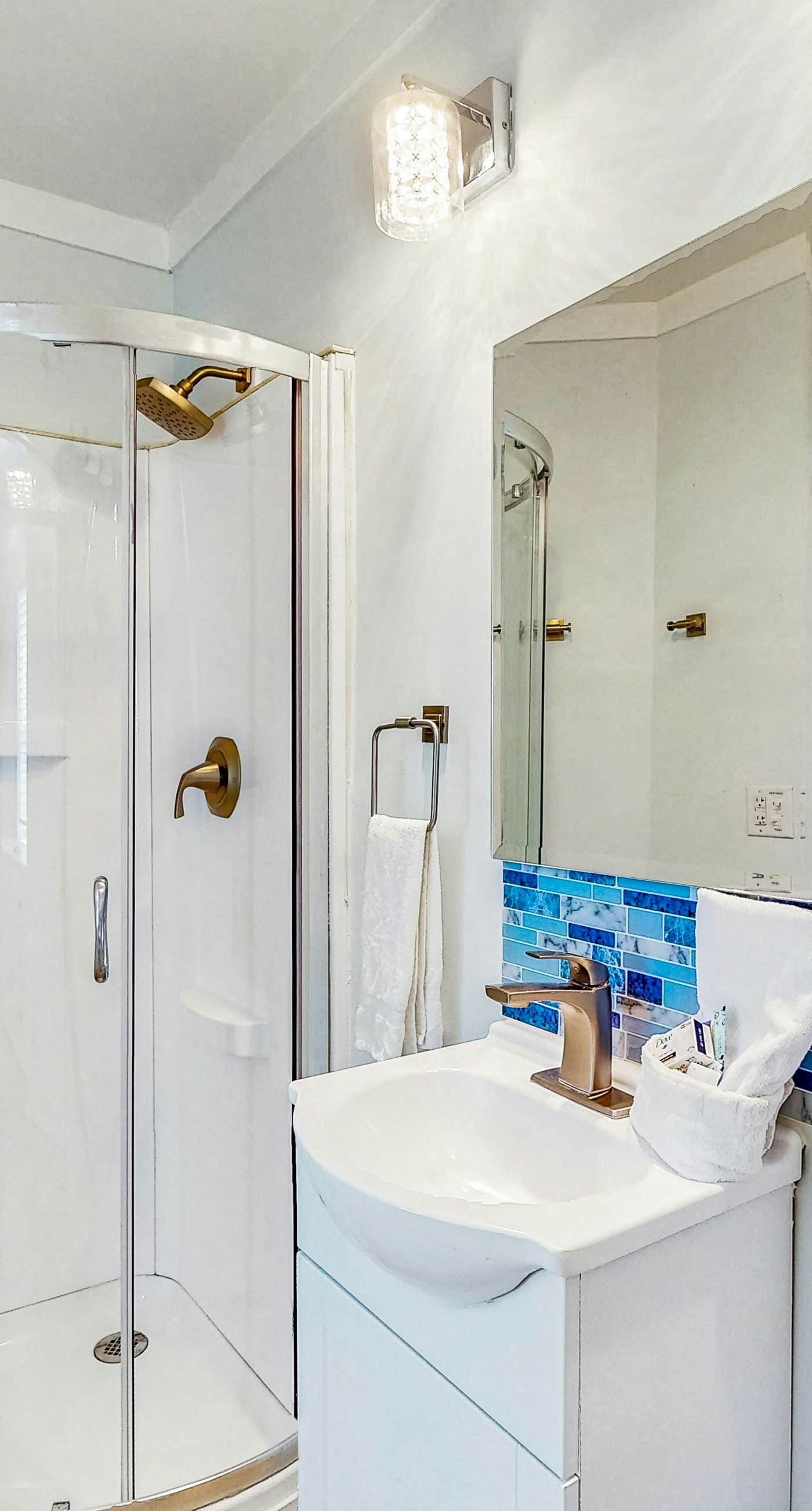 Dog-friendly Condo with a Shared Pool, Great Beach Vibes, & Stunning Views