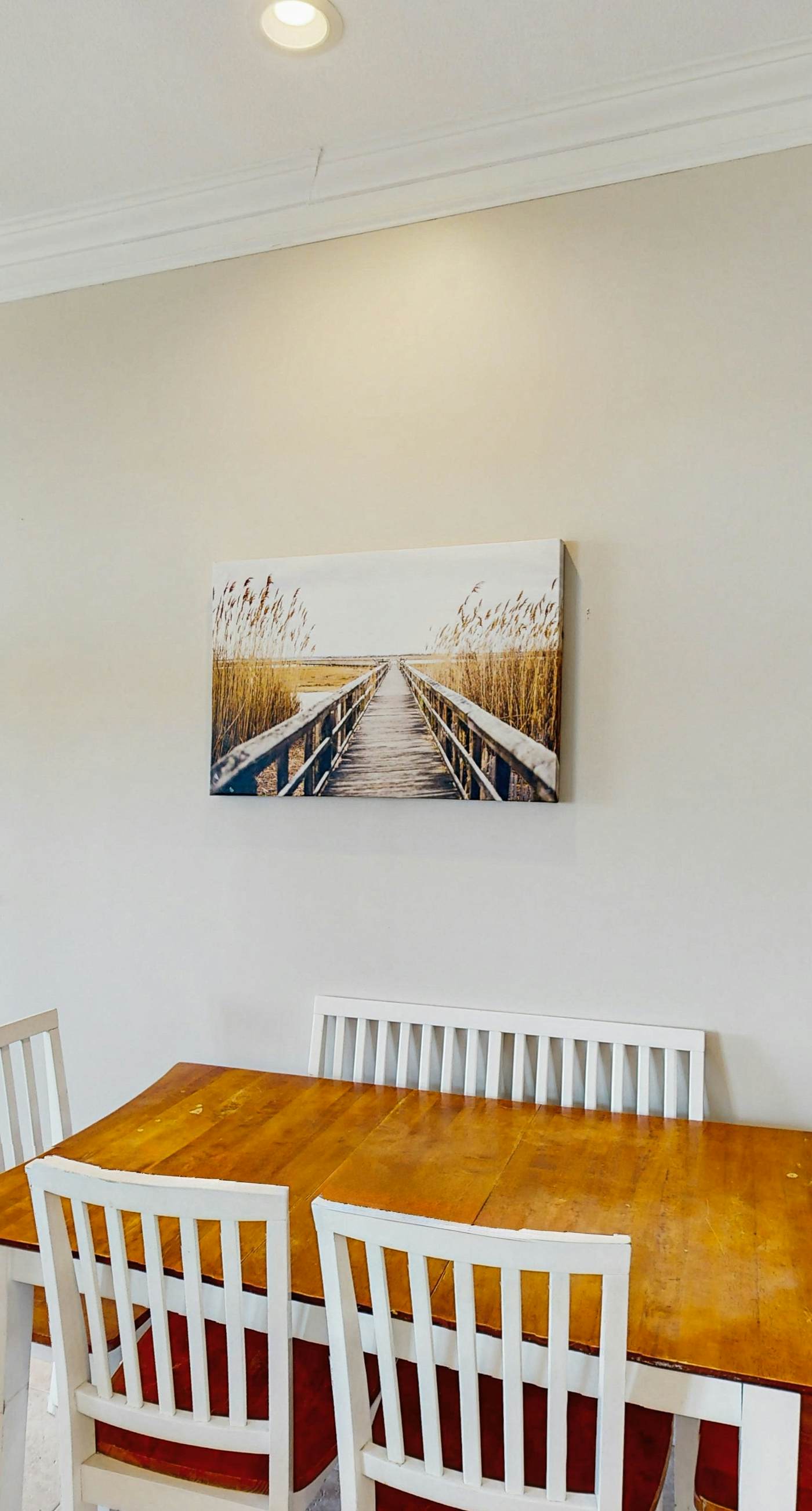 Snowbird-friendly beach house with private deck, A/C, & Fast WiFi