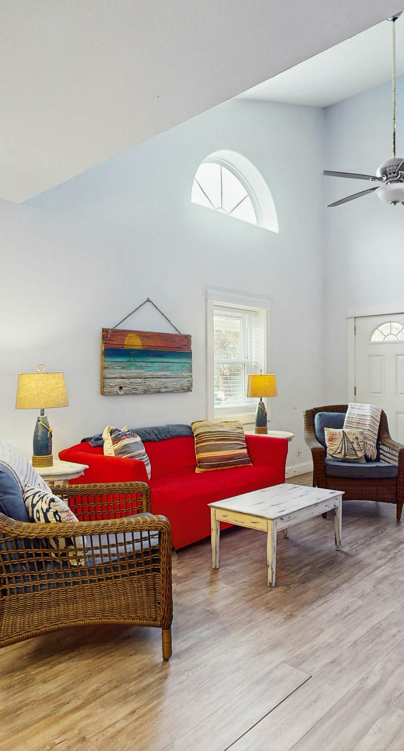 Cozy coastal condo with shared pool, washer/dryer,and beach access