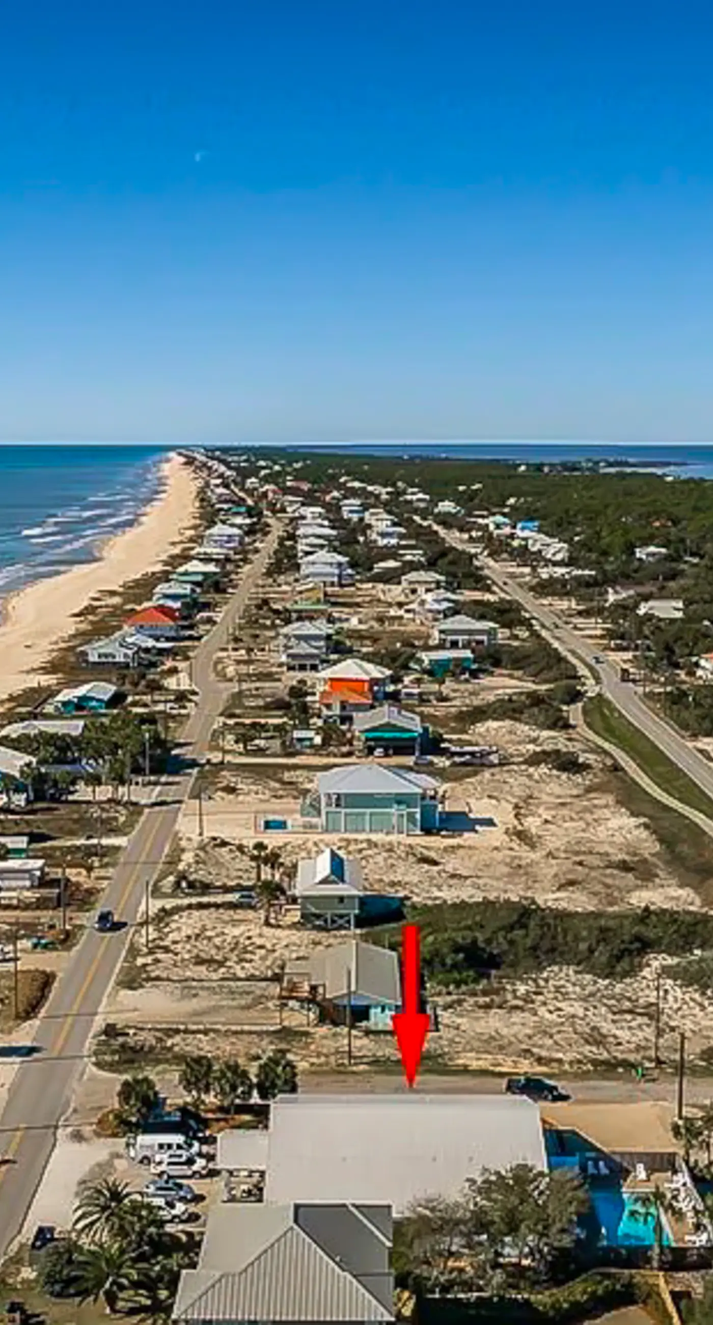 Cozy coastal condo with shared pool, washer/dryer,and beach access