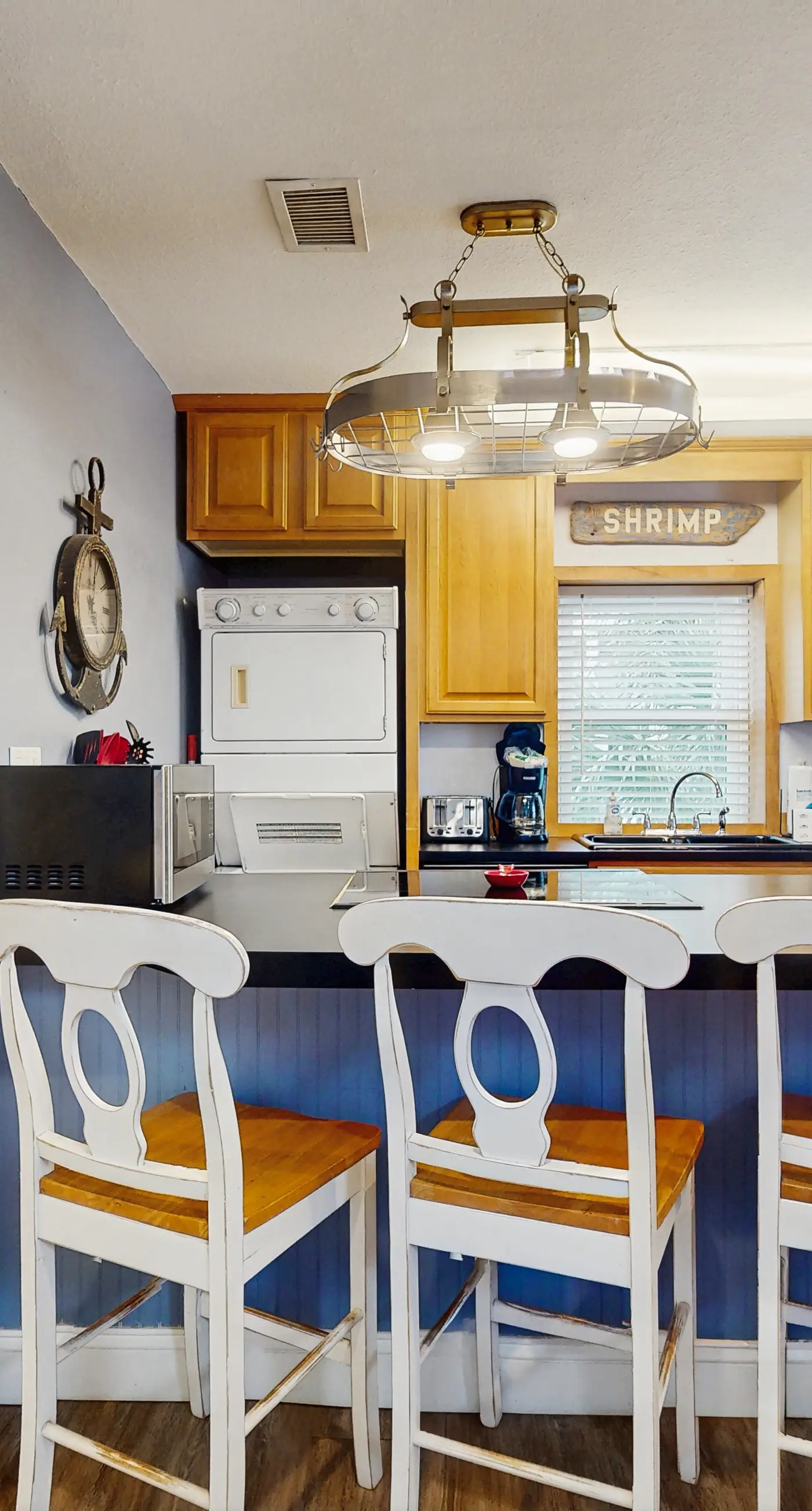 Cozy coastal condo with shared pool, washer/dryer,and beach access