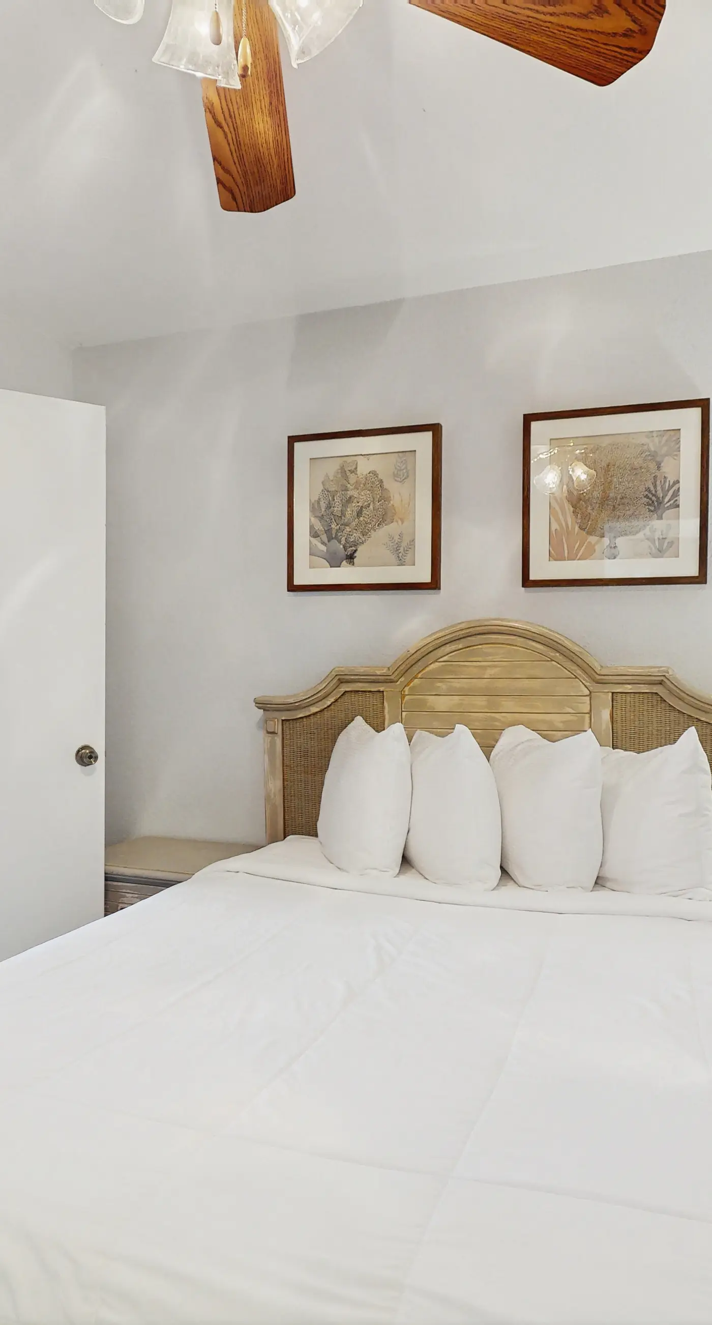 Cozy coastal condo with shared pool, washer/dryer,and beach access