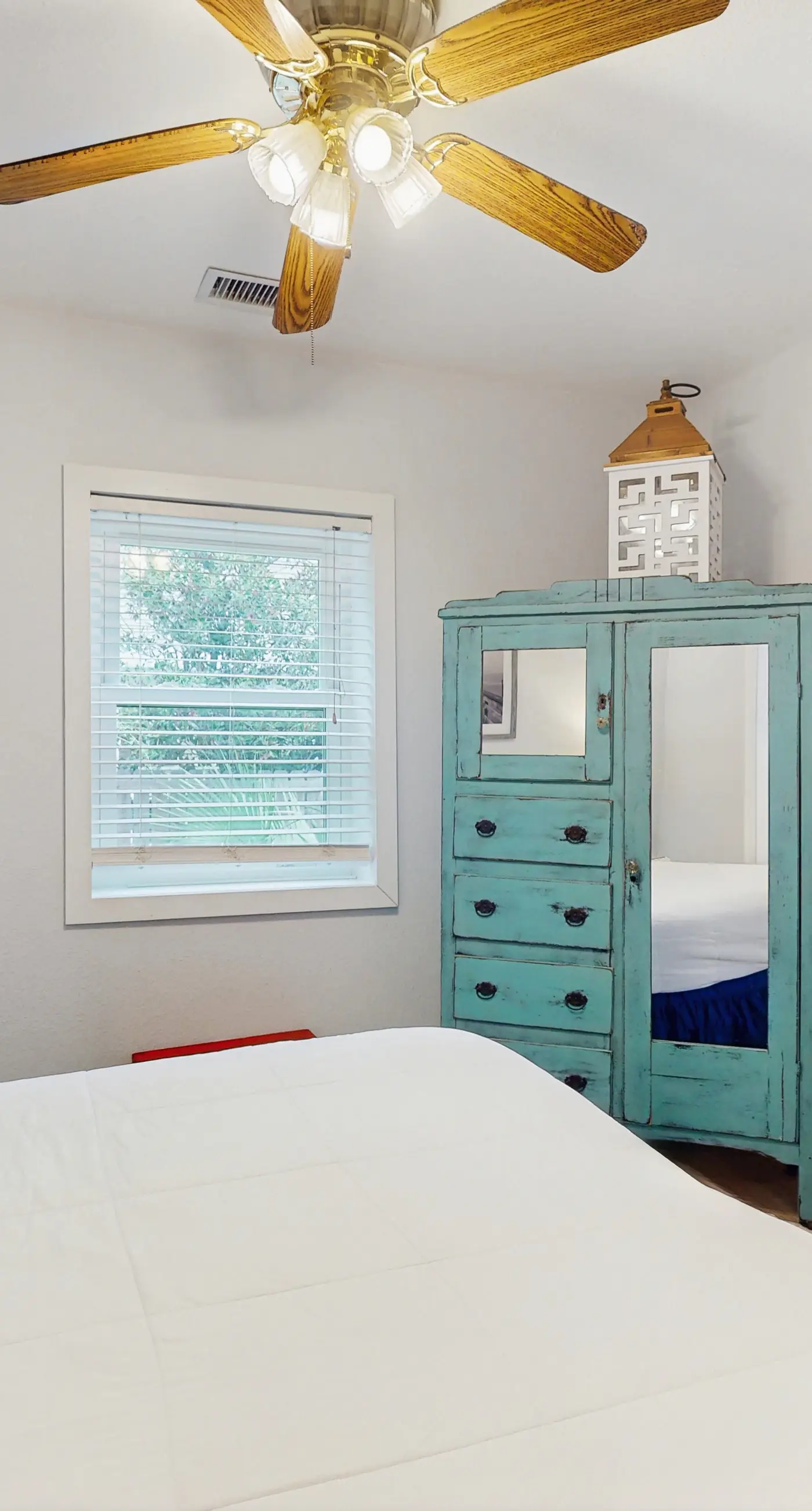 Cozy coastal condo with shared pool, washer/dryer,and beach access