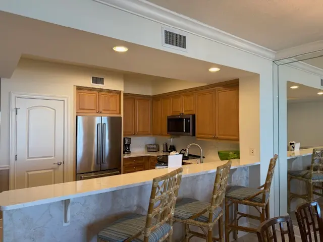 Pretty Gulf Front Condo Fun Amenities, Nearby Shopping & Dining!