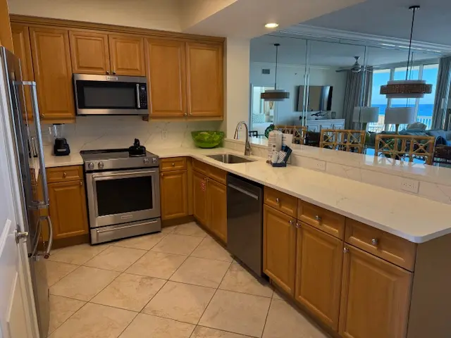 Pretty Gulf Front Condo Fun Amenities, Nearby Shopping & Dining!