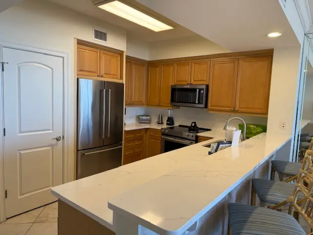 Pretty Gulf Front Condo Fun Amenities, Nearby Shopping & Dining!