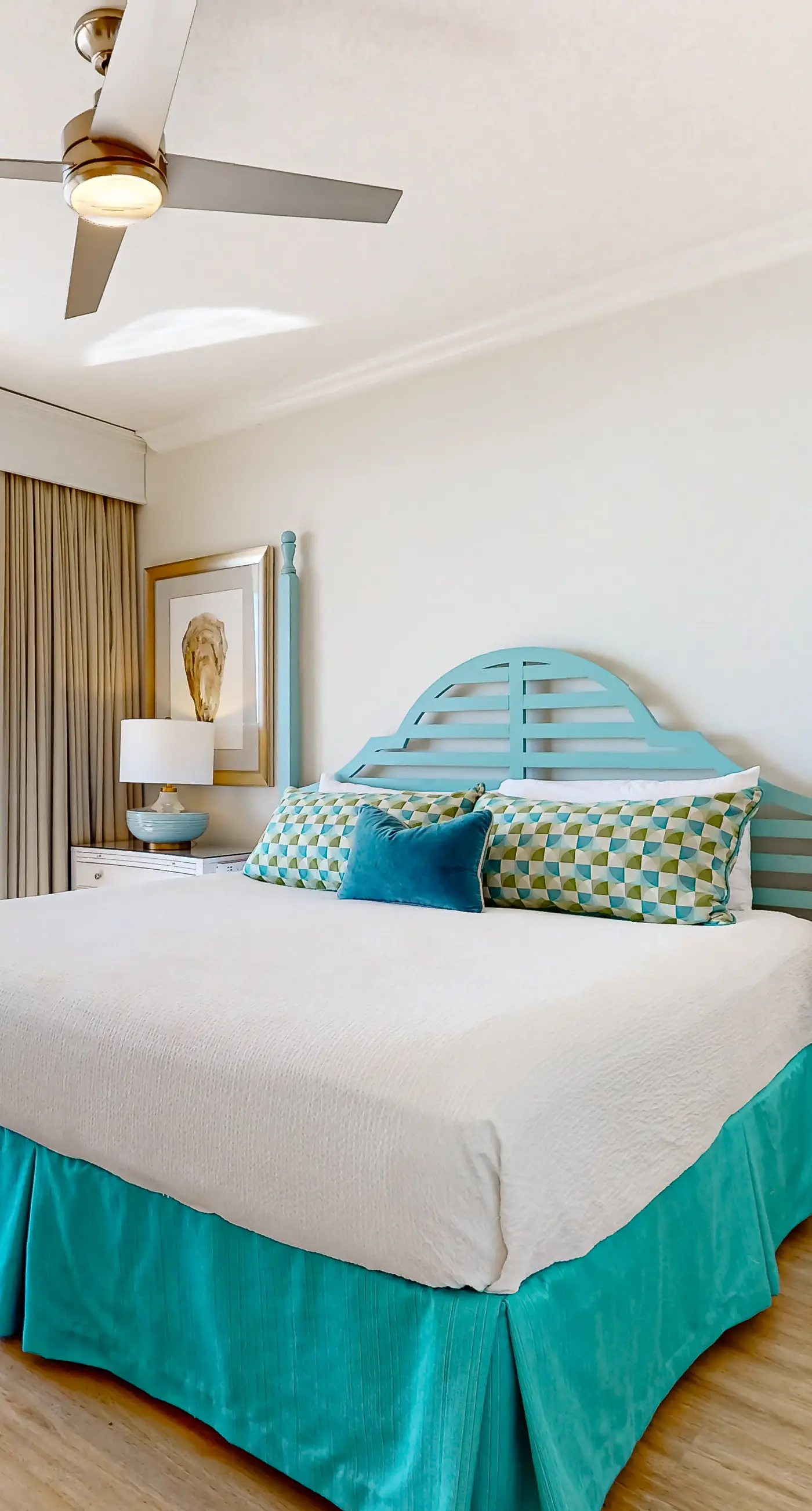 Pretty Gulf Front Condo Fun Amenities, Nearby Shopping & Dining!