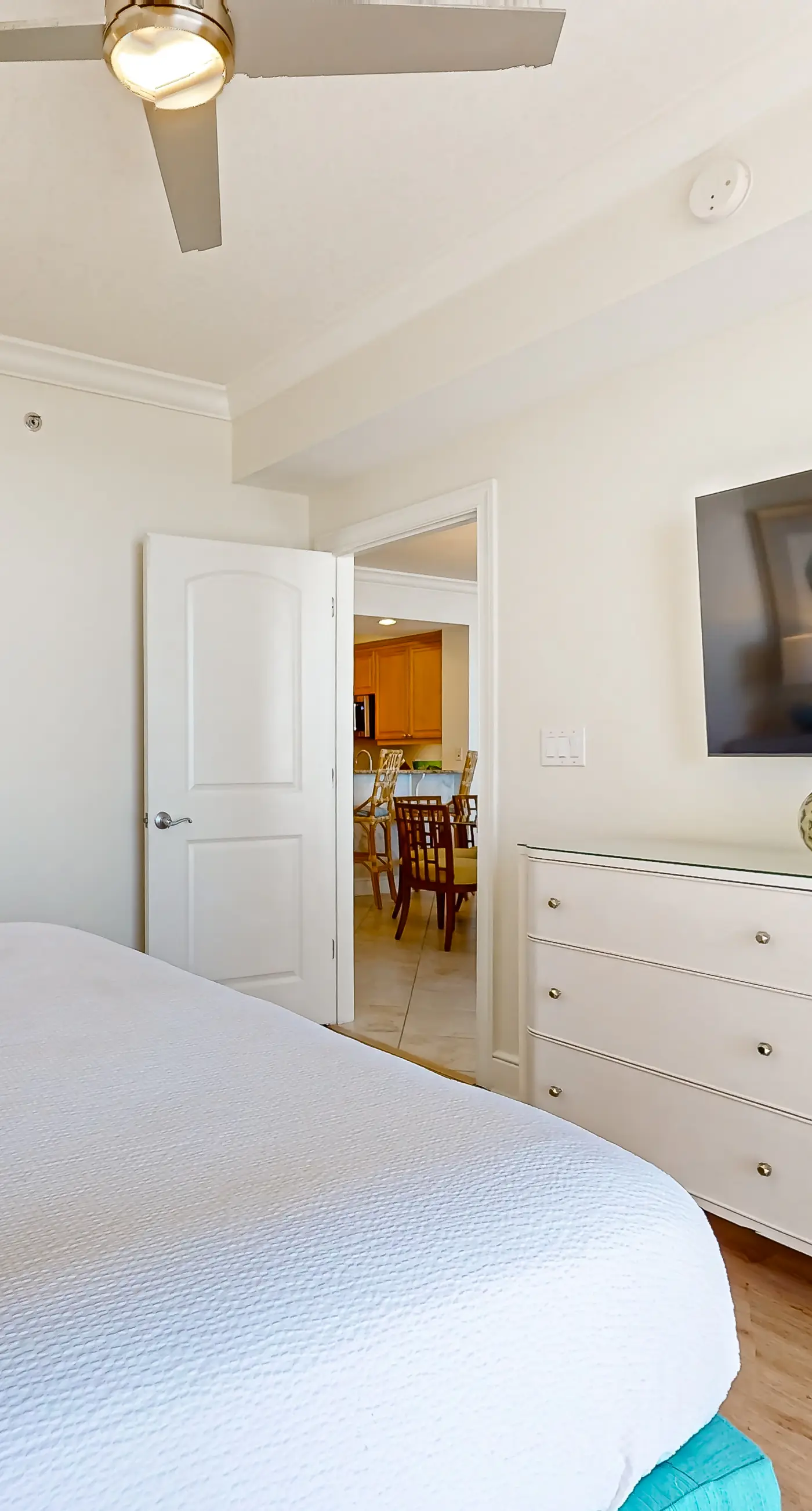 Pretty Gulf Front Condo Fun Amenities, Nearby Shopping & Dining!