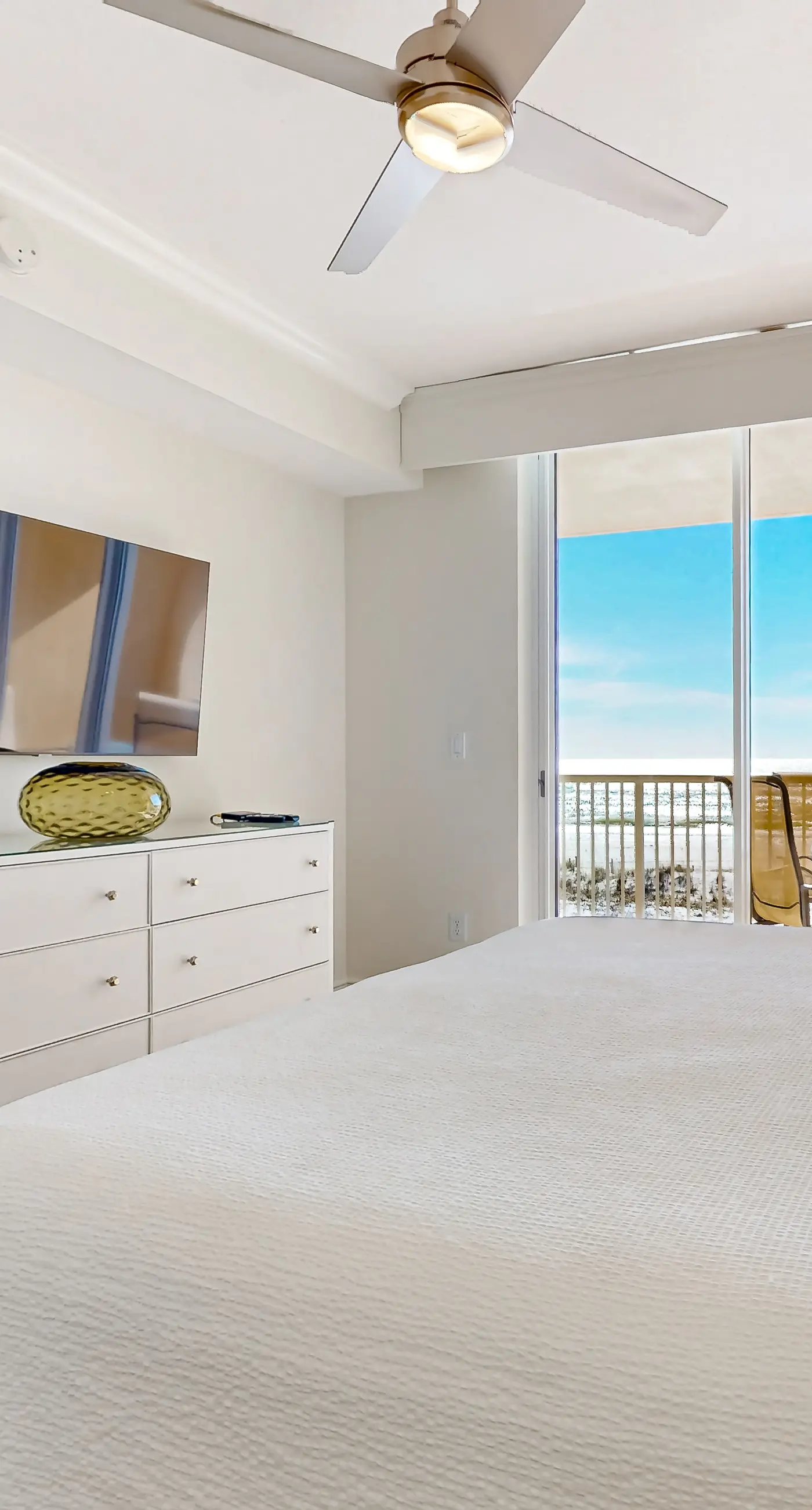 Pretty Gulf Front Condo Fun Amenities, Nearby Shopping & Dining!