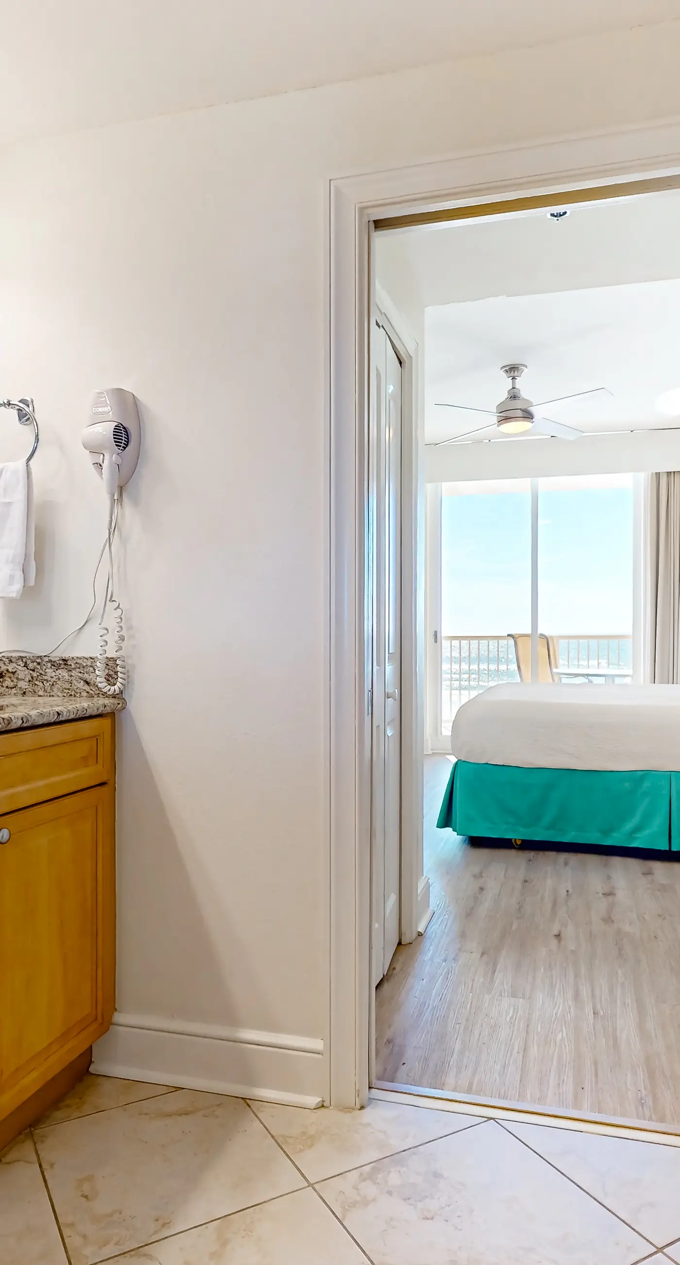 Pretty Gulf Front Condo Fun Amenities, Nearby Shopping & Dining!