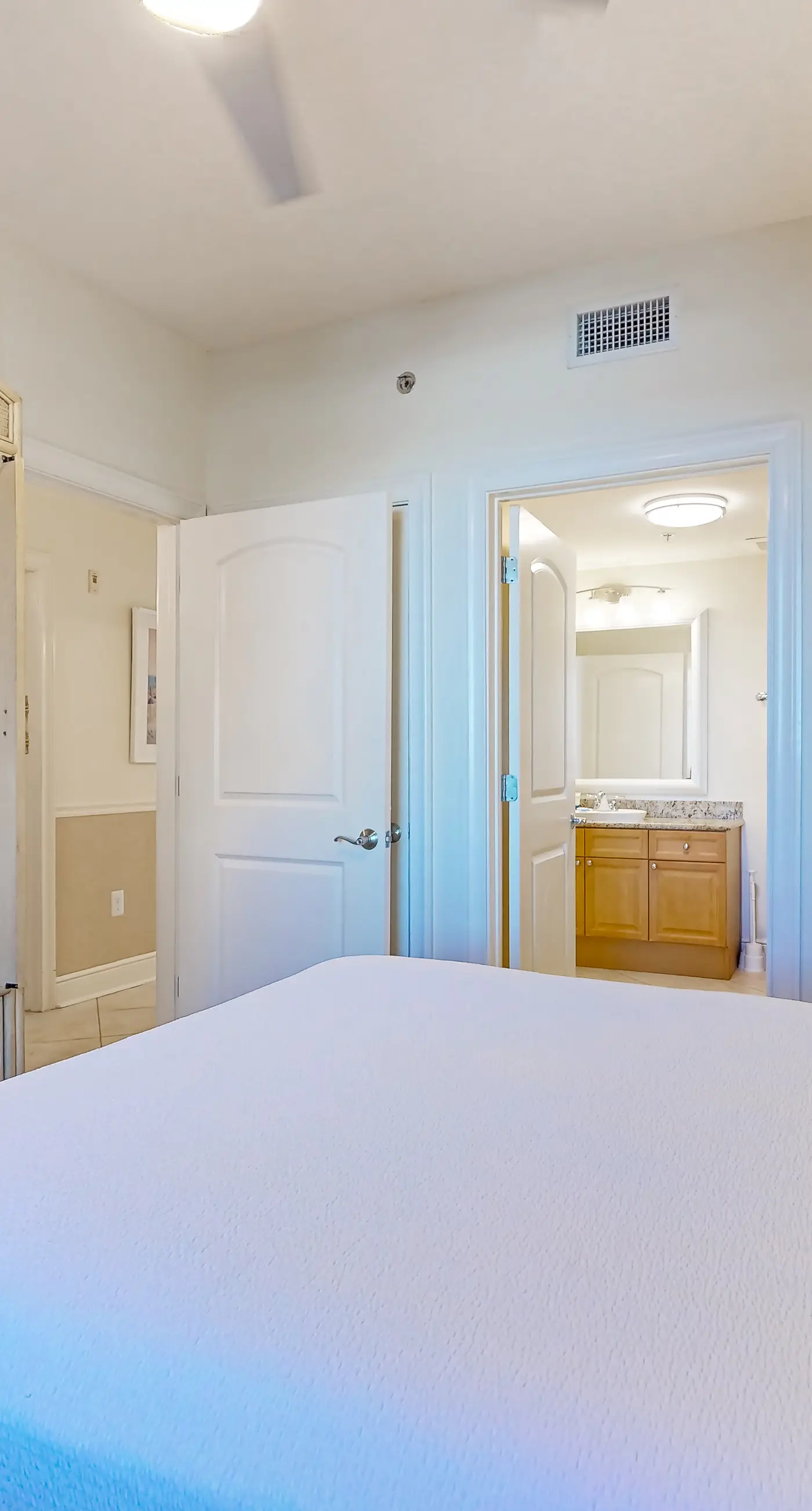 Pretty Gulf Front Condo Fun Amenities, Nearby Shopping & Dining!