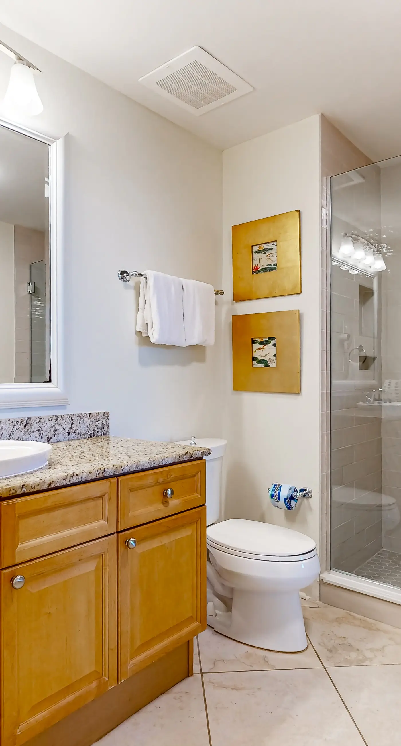 Pretty Gulf Front Condo Fun Amenities, Nearby Shopping & Dining!