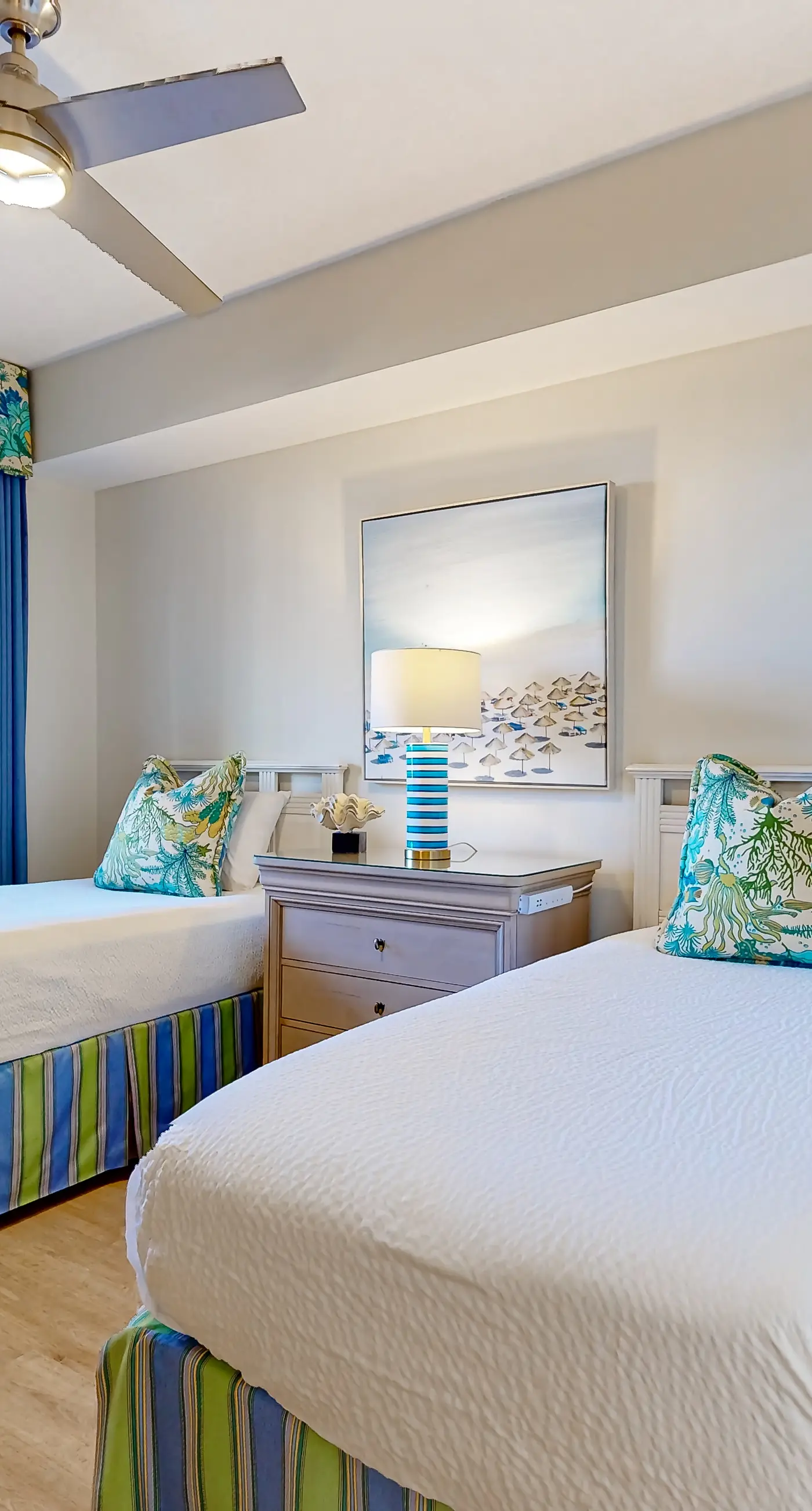 Pretty Gulf Front Condo Fun Amenities, Nearby Shopping & Dining!