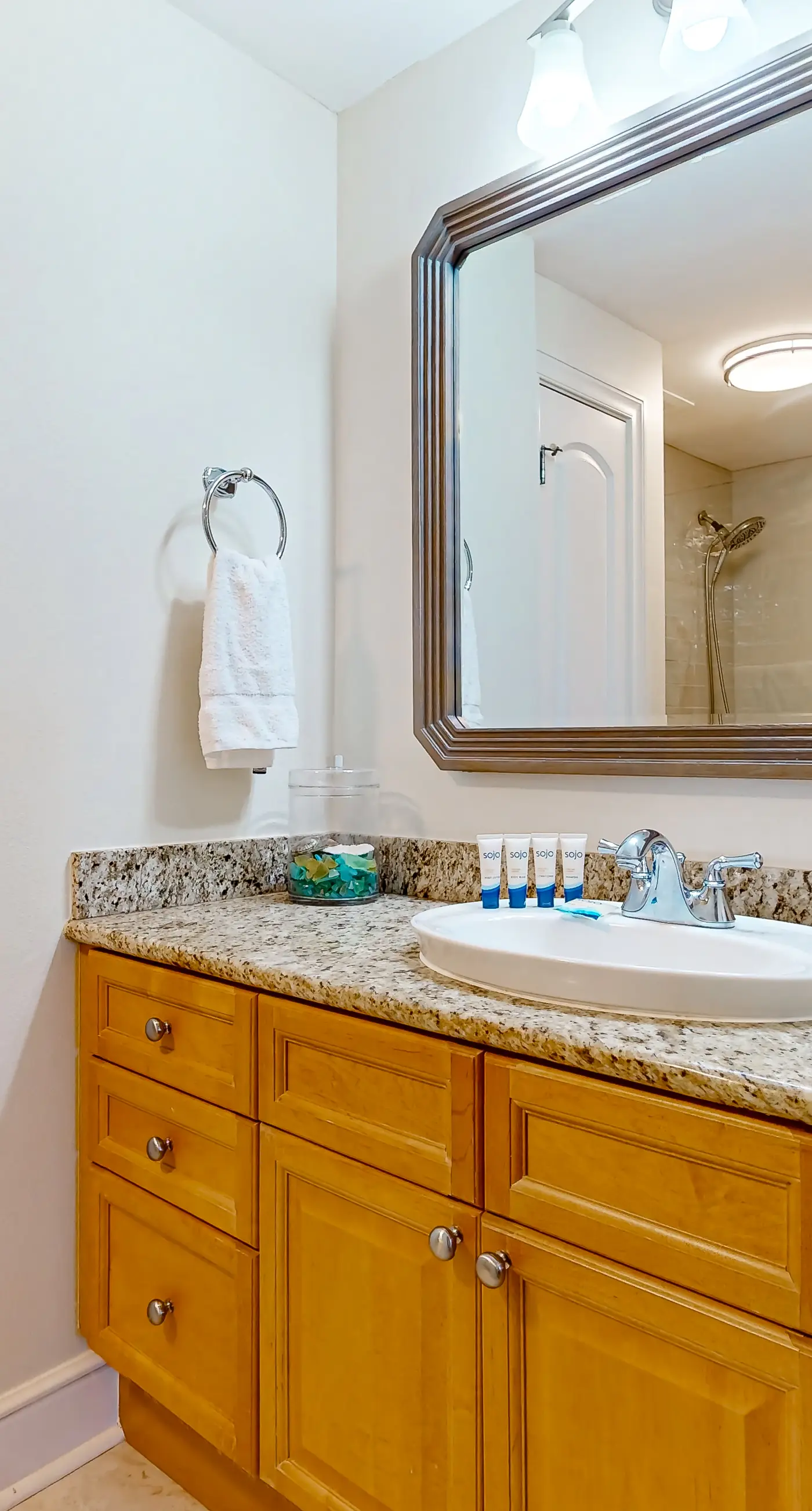 Pretty Gulf Front Condo Fun Amenities, Nearby Shopping & Dining!