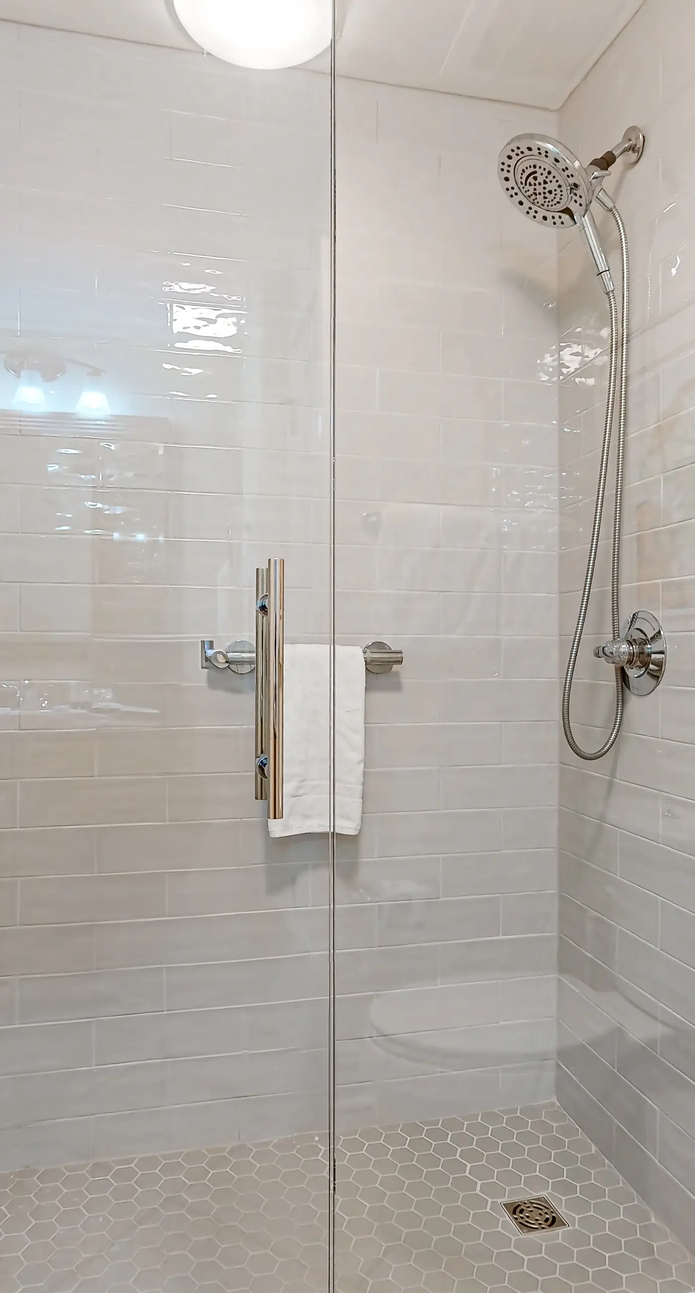 Pretty Gulf Front Condo Fun Amenities, Nearby Shopping & Dining!