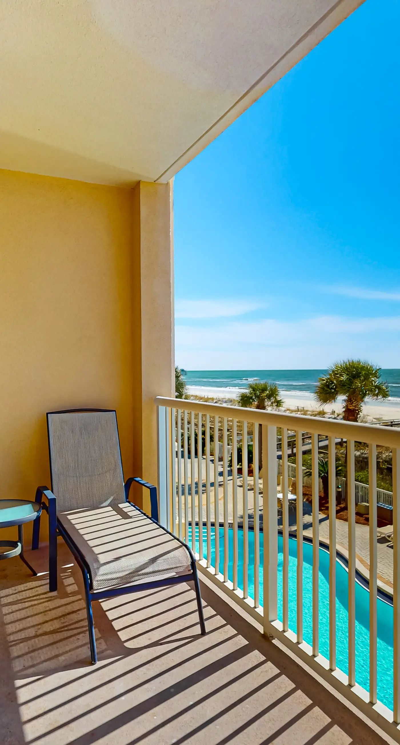 Pretty Gulf Front Condo Fun Amenities, Nearby Shopping & Dining!