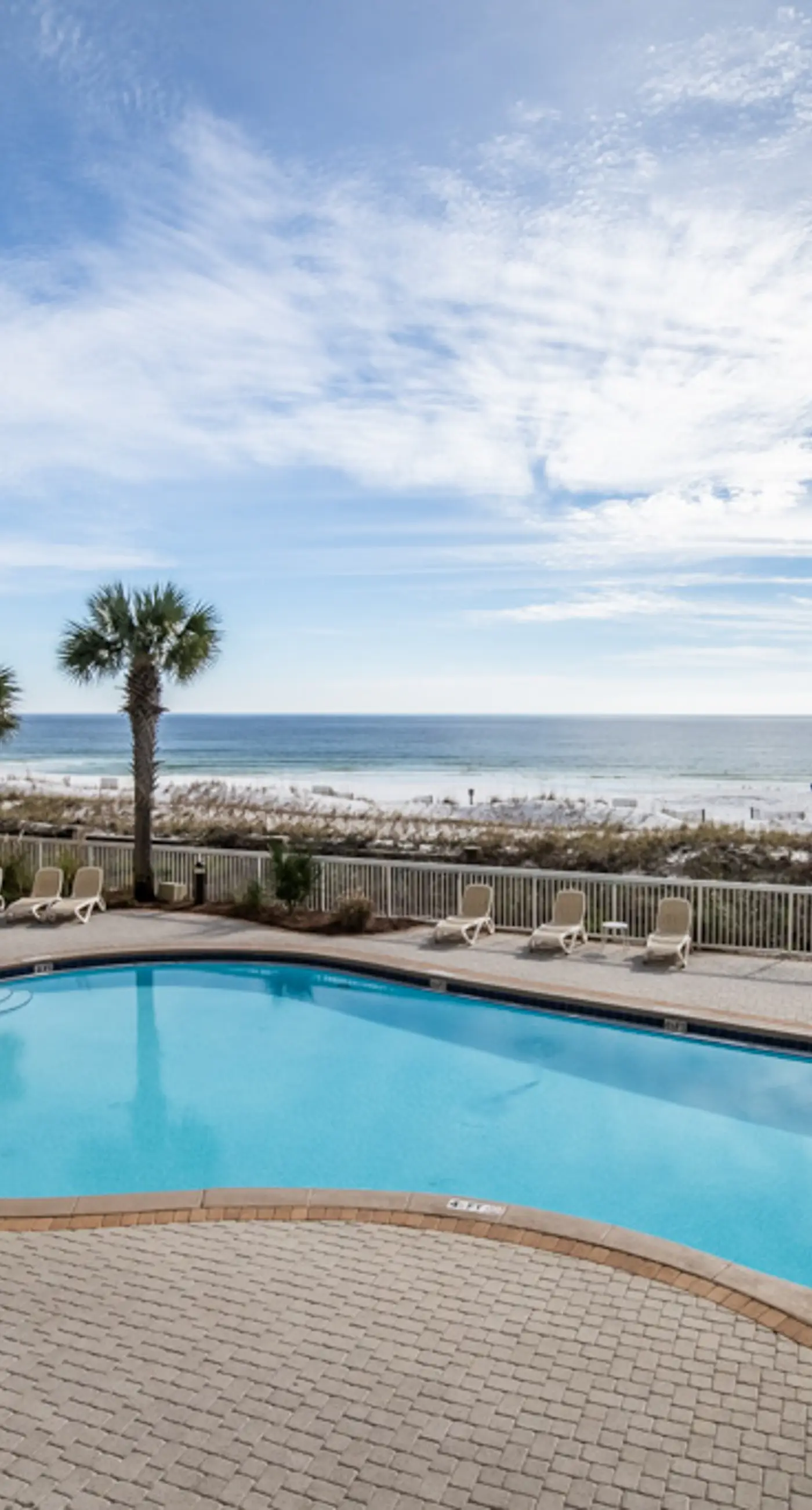 Pretty Gulf Front Condo Fun Amenities, Nearby Shopping & Dining!