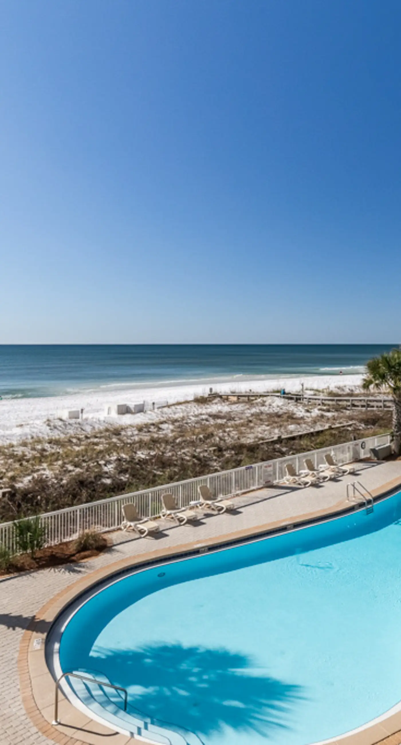 Pretty Gulf Front Condo Fun Amenities, Nearby Shopping & Dining!
