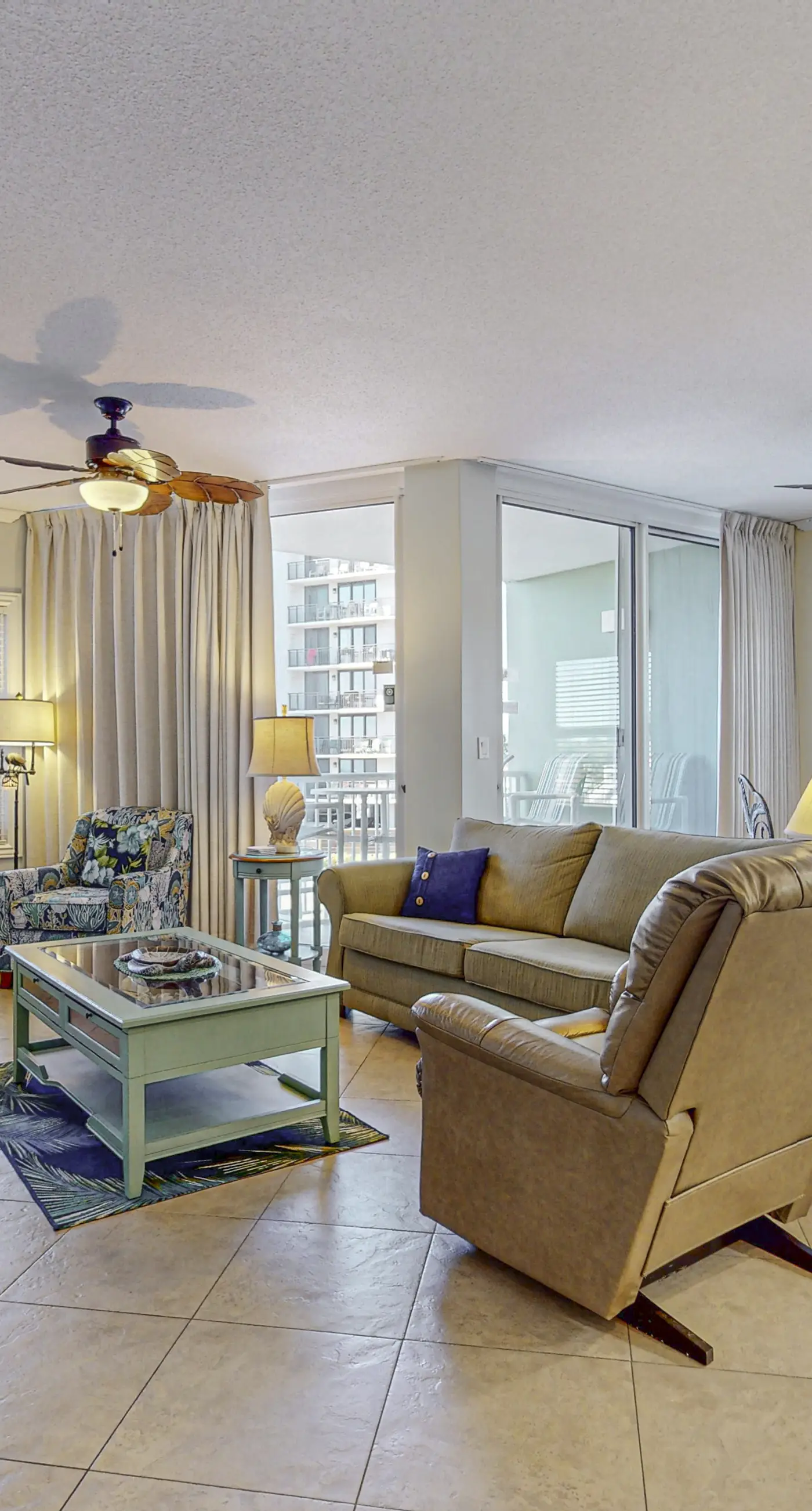 Waters Edge 201-Spacious 2nd floor condo on Okaloosa Island with Gulf-front pool, Beach service, & Gym