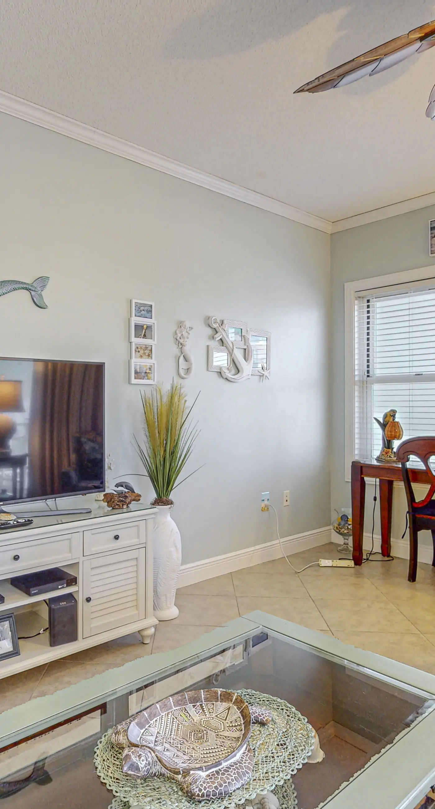 Waters Edge 201-Spacious 2nd floor condo on Okaloosa Island with Gulf-front pool, Beach service, & Gym
