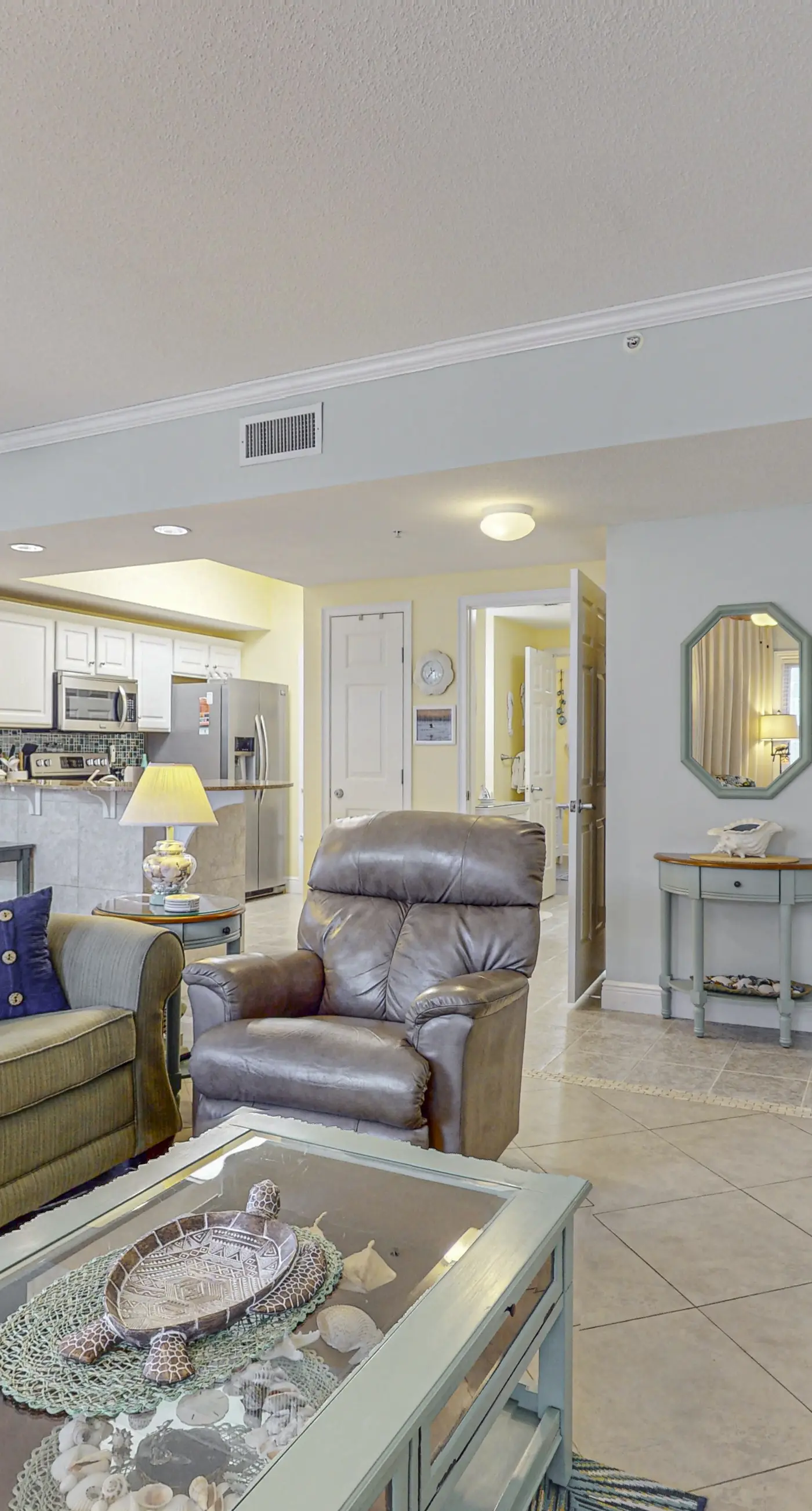 Waters Edge 201-Spacious 2nd floor condo on Okaloosa Island with Gulf-front pool, Beach service, & Gym