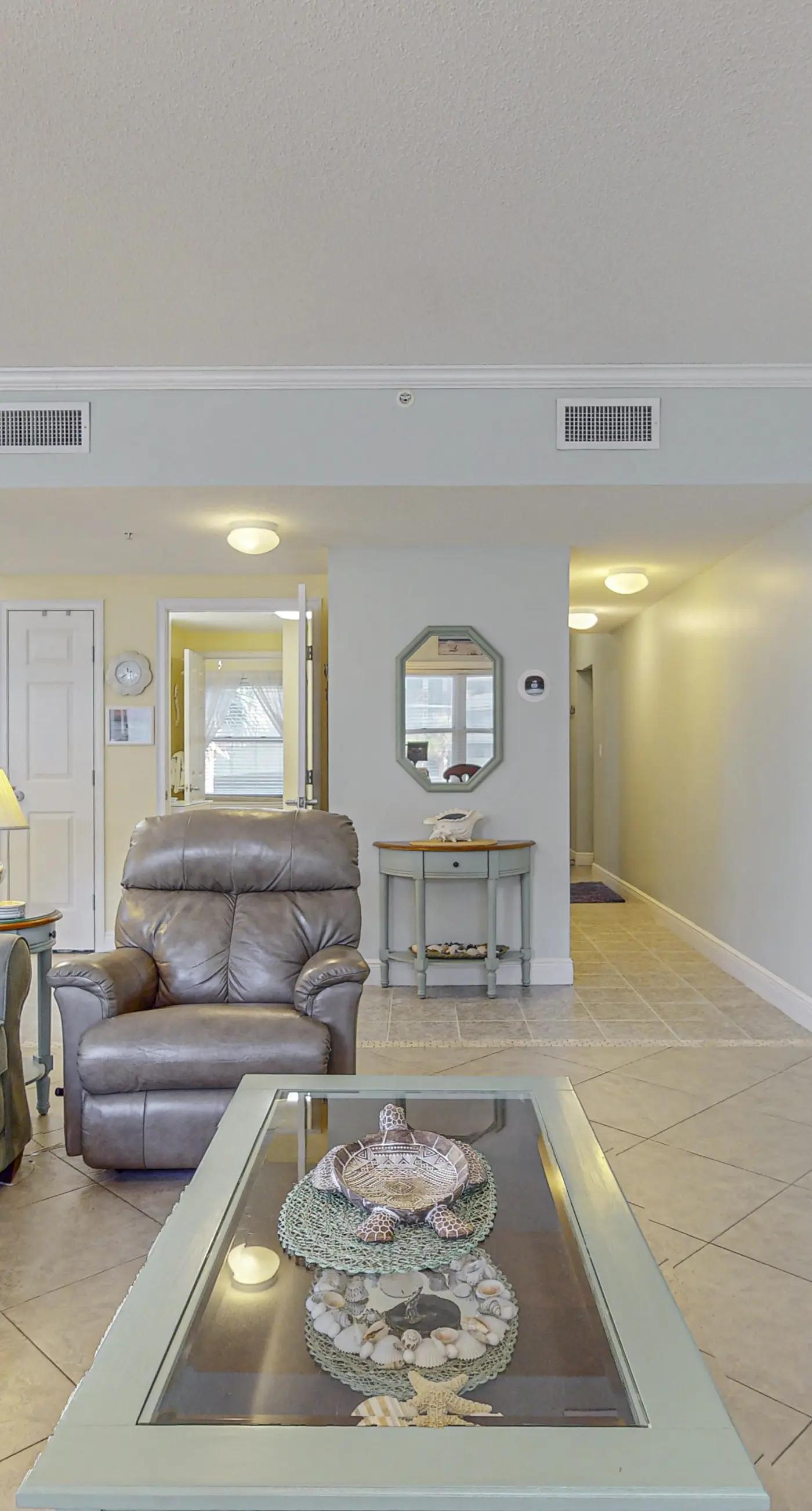 Waters Edge 201-Spacious 2nd floor condo on Okaloosa Island with Gulf-front pool, Beach service, & Gym