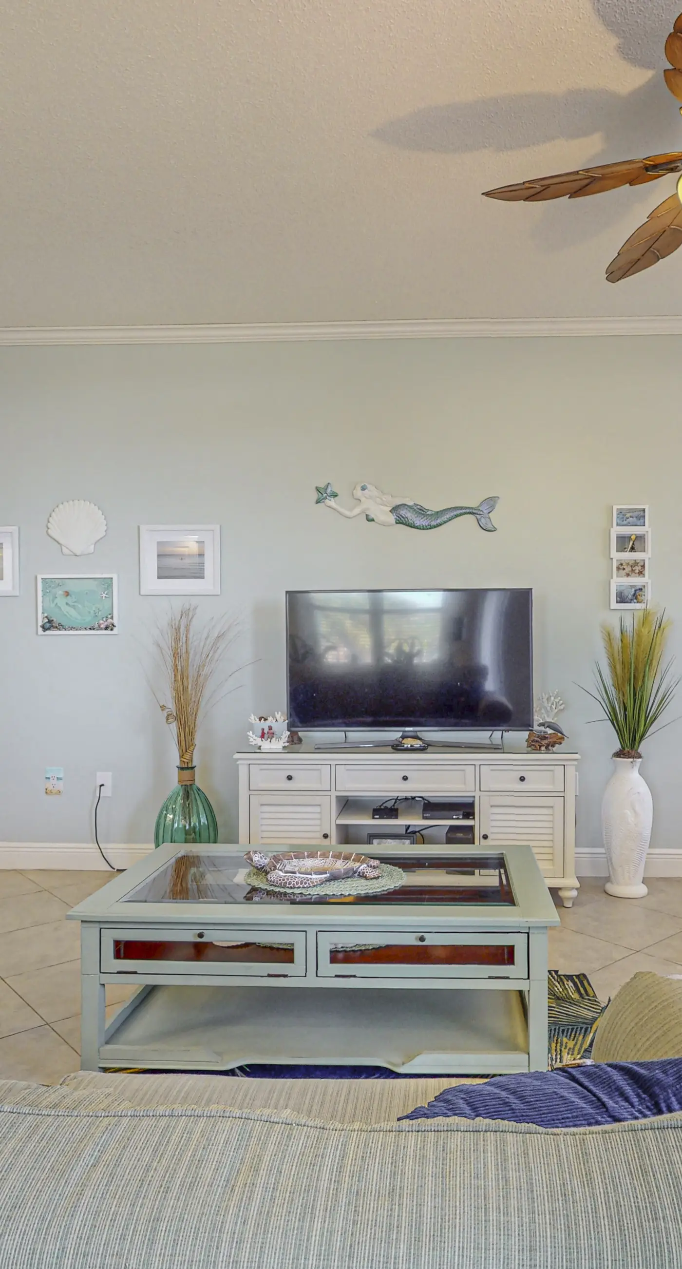 Waters Edge 201-Spacious 2nd floor condo on Okaloosa Island with Gulf-front pool, Beach service, & Gym