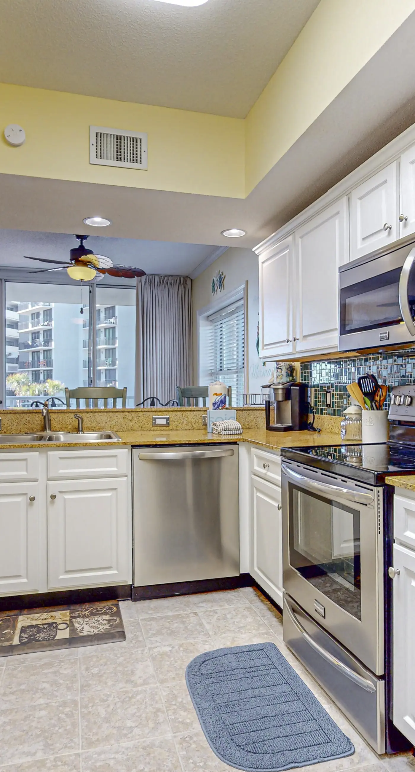 Waters Edge 201-Spacious 2nd floor condo on Okaloosa Island with Gulf-front pool, Beach service, & Gym