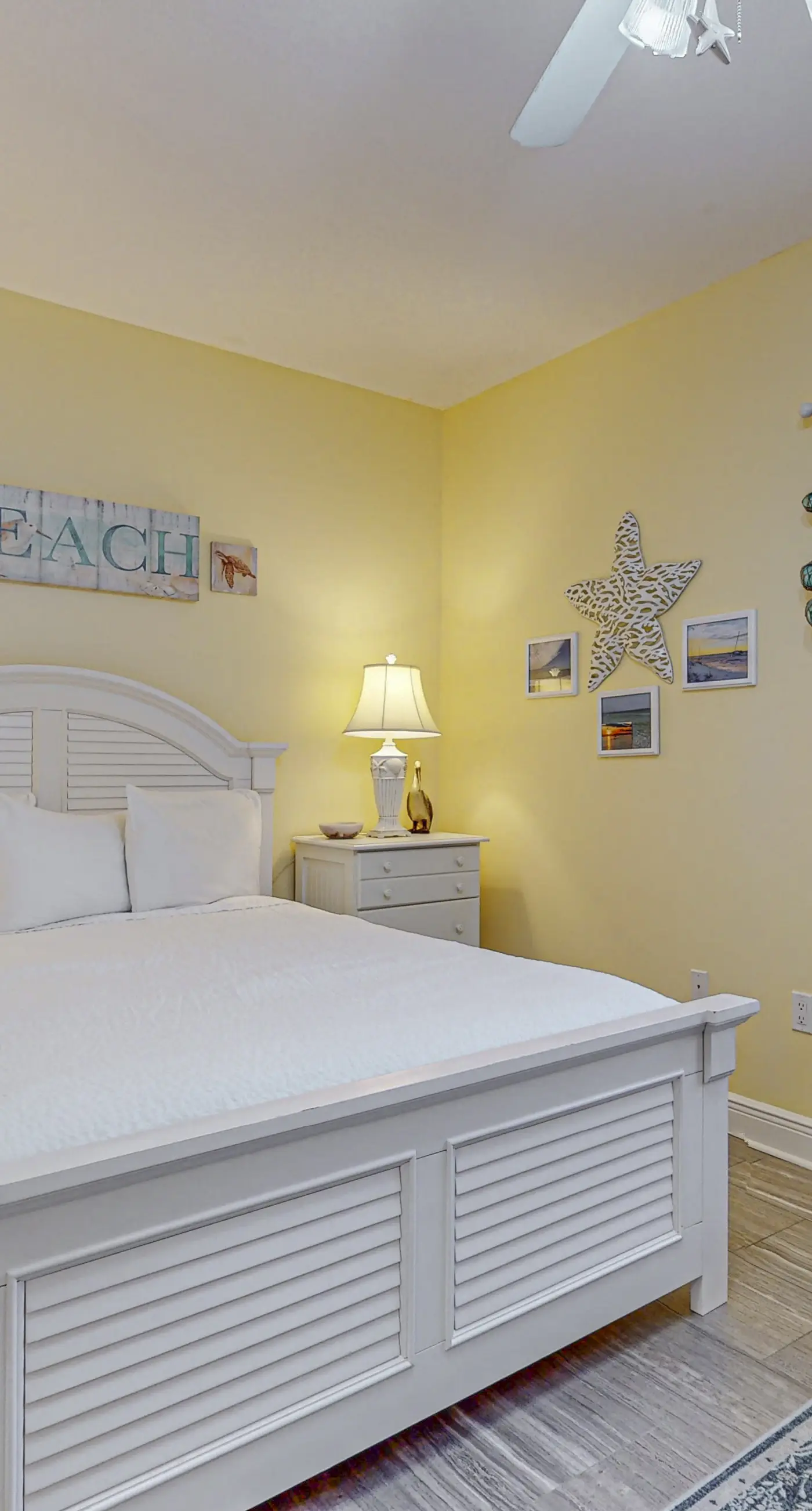 Waters Edge 201-Spacious 2nd floor condo on Okaloosa Island with Gulf-front pool, Beach service, & Gym