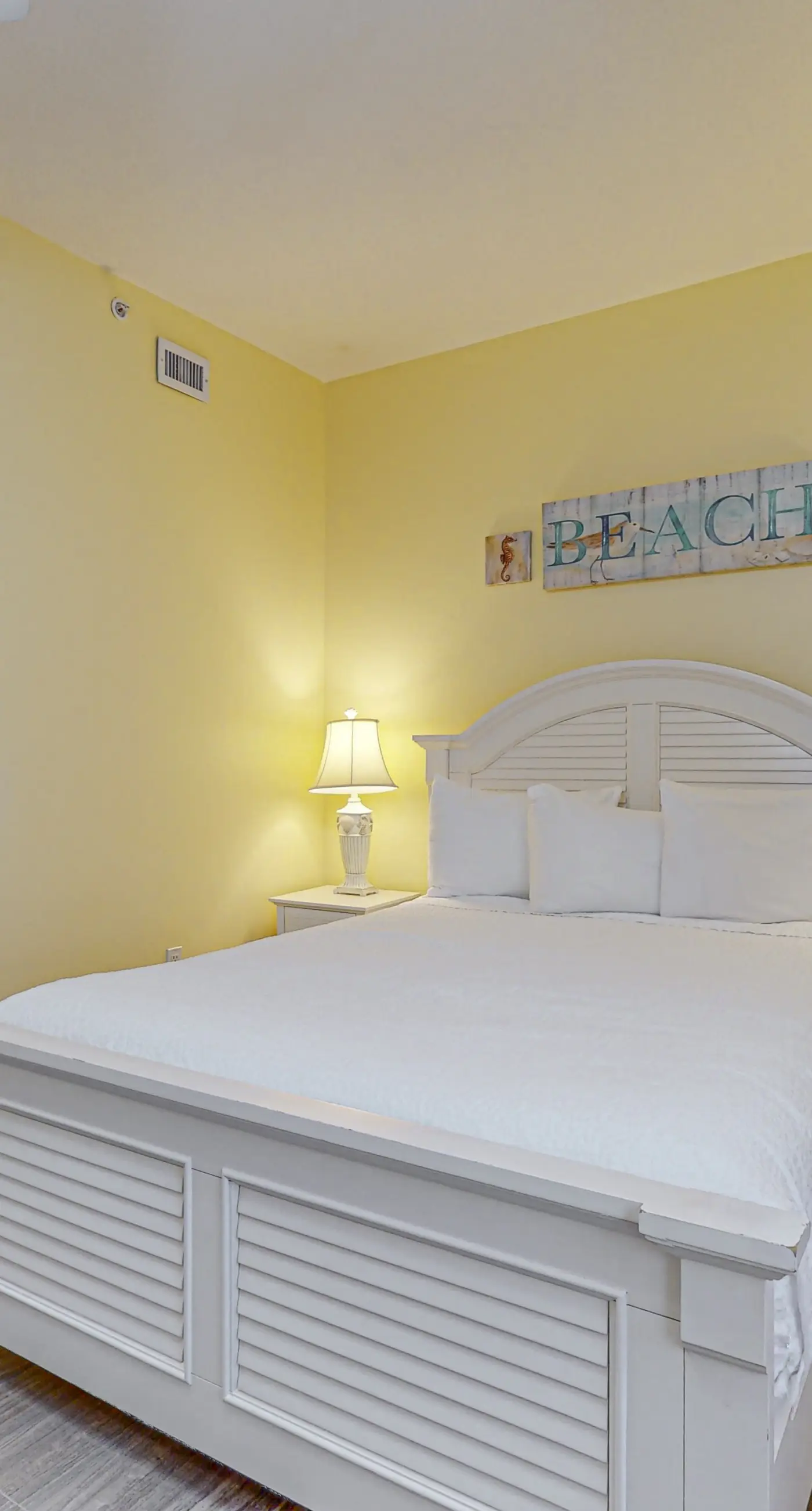 Waters Edge 201-Spacious 2nd floor condo on Okaloosa Island with Gulf-front pool, Beach service, & Gym