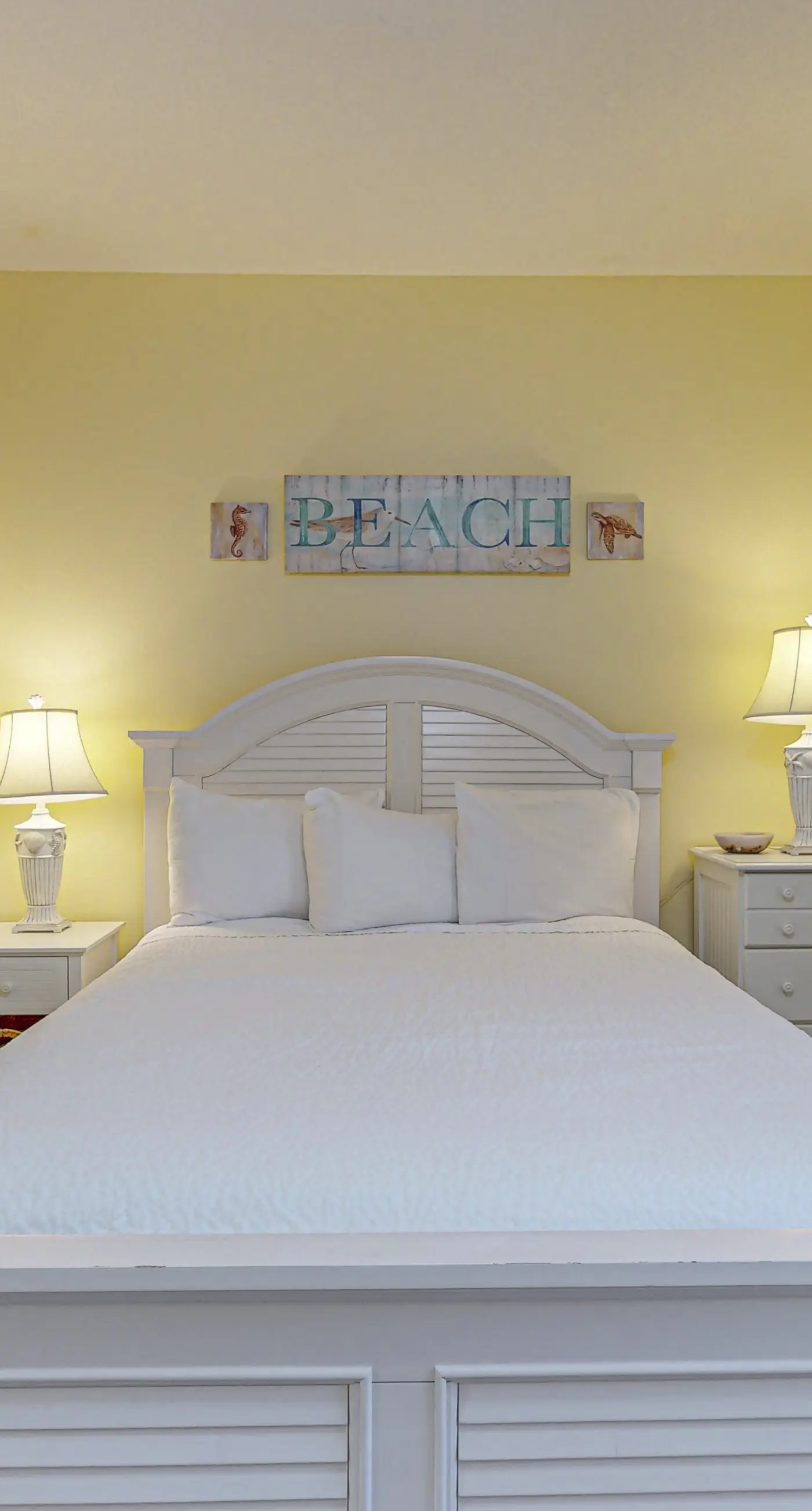 Waters Edge 201-Spacious 2nd floor condo on Okaloosa Island with Gulf-front pool, Beach service, & Gym