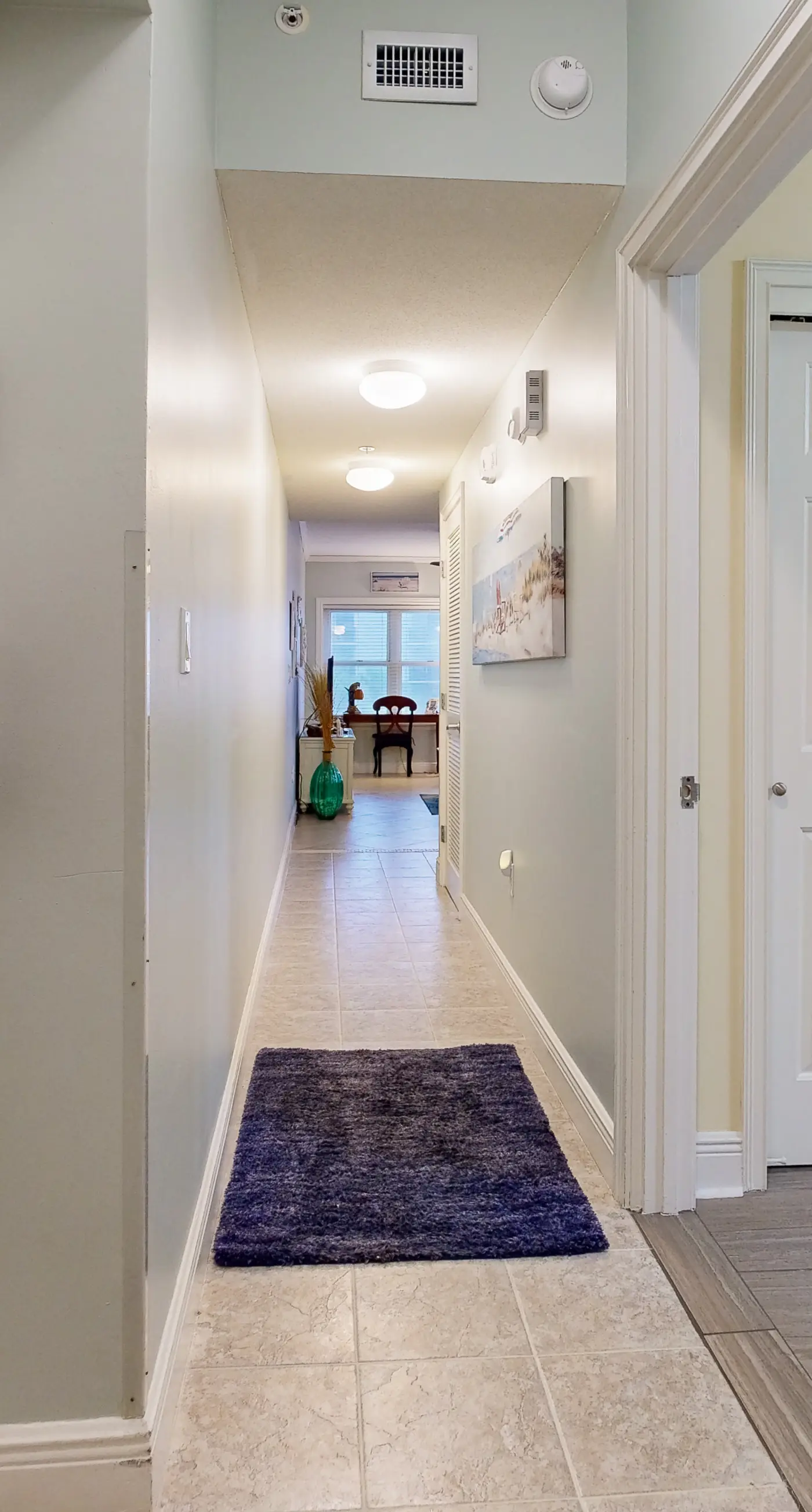 Waters Edge 201-Spacious 2nd floor condo on Okaloosa Island with Gulf-front pool, Beach service, & Gym
