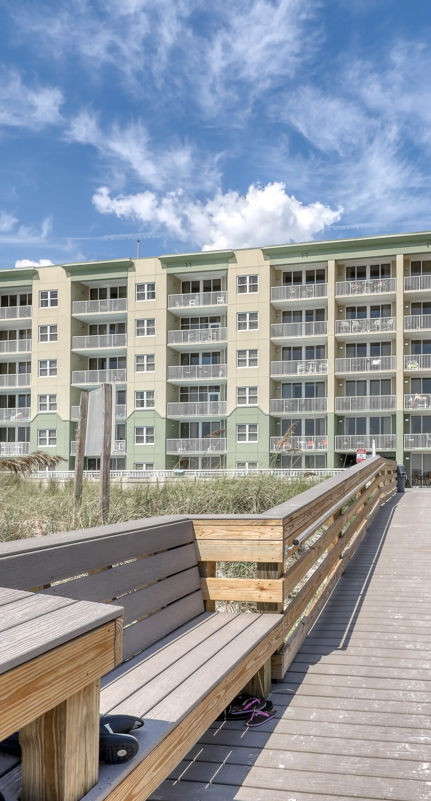 Waters Edge 201-Spacious 2nd floor condo on Okaloosa Island with Gulf-front pool, Beach service, & Gym