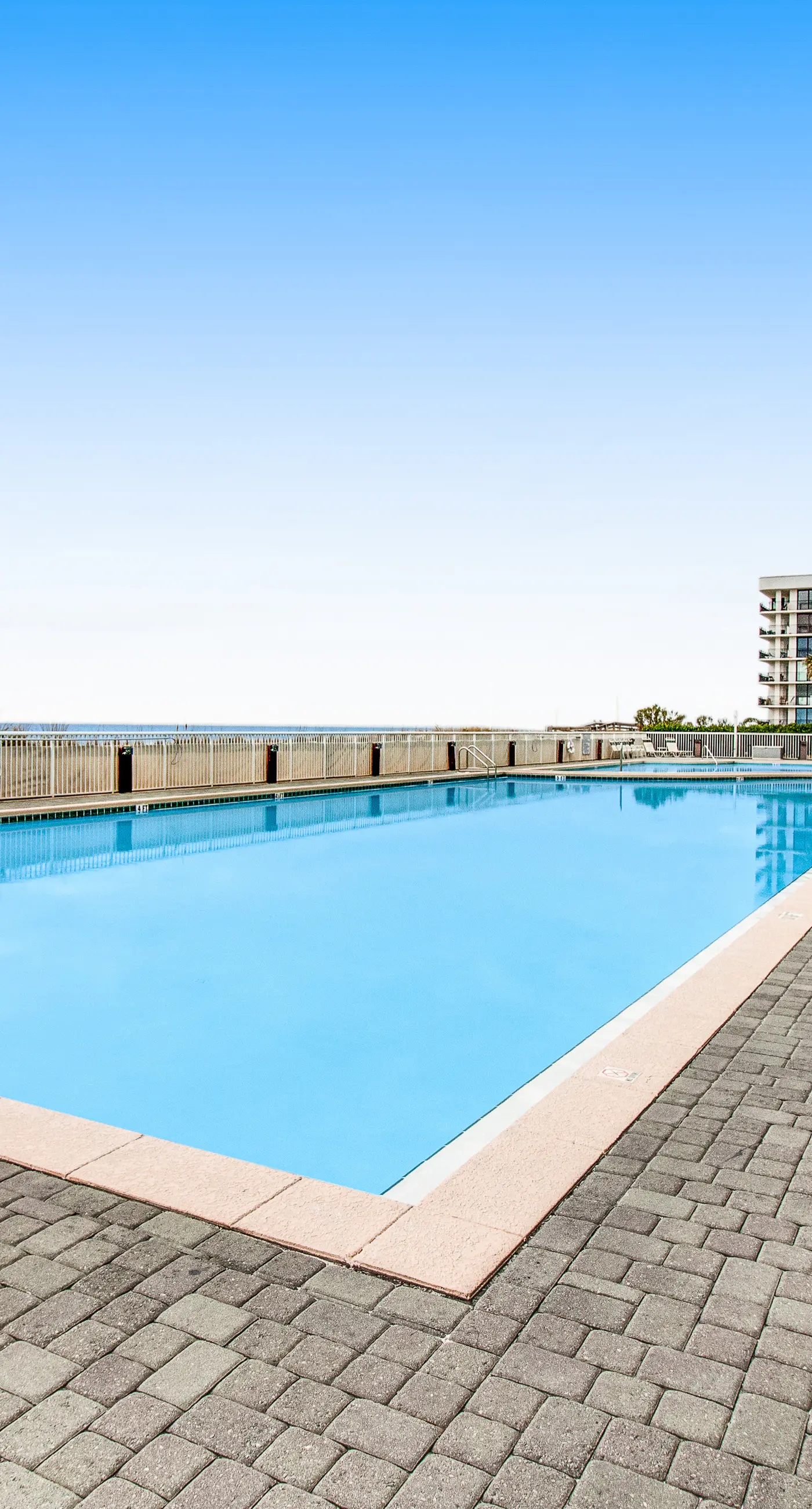 Waters Edge 201-Spacious 2nd floor condo on Okaloosa Island with Gulf-front pool, Beach service, & Gym
