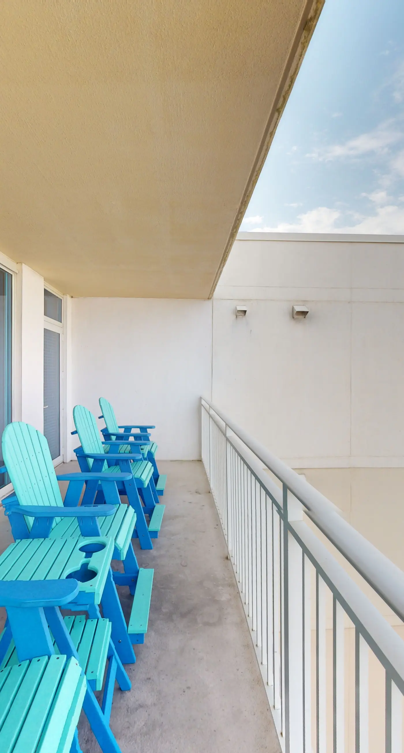 Sixth-floor condo with partial Gulf views, pools, hot tub, private beach