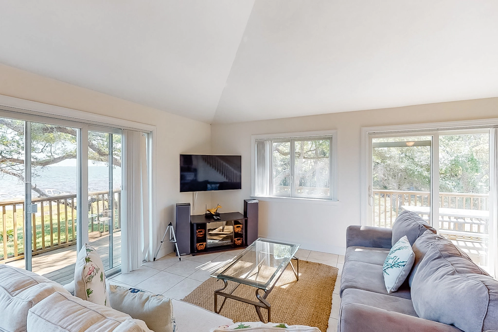 Dog-friendly home with lovely water view, roomy deck, fast WiFi, central AC, W&D