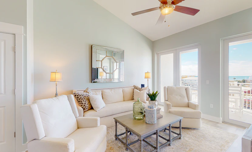 Dazzling condo near the ocean with private W/D, jetted tub, shared pool, & grill