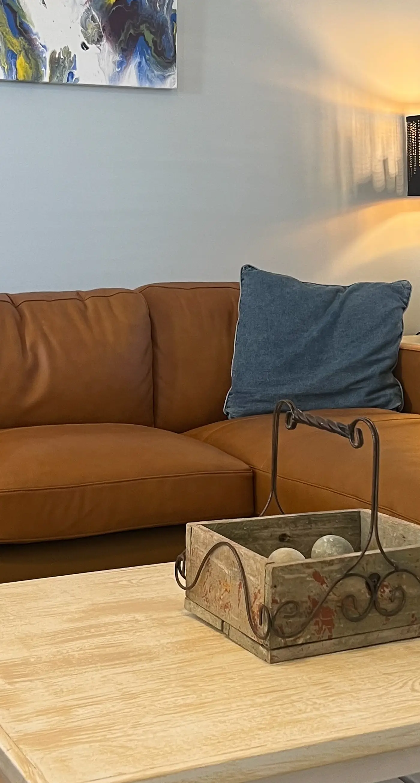 Lovely cottage with screened porches - access to hot tub & gym