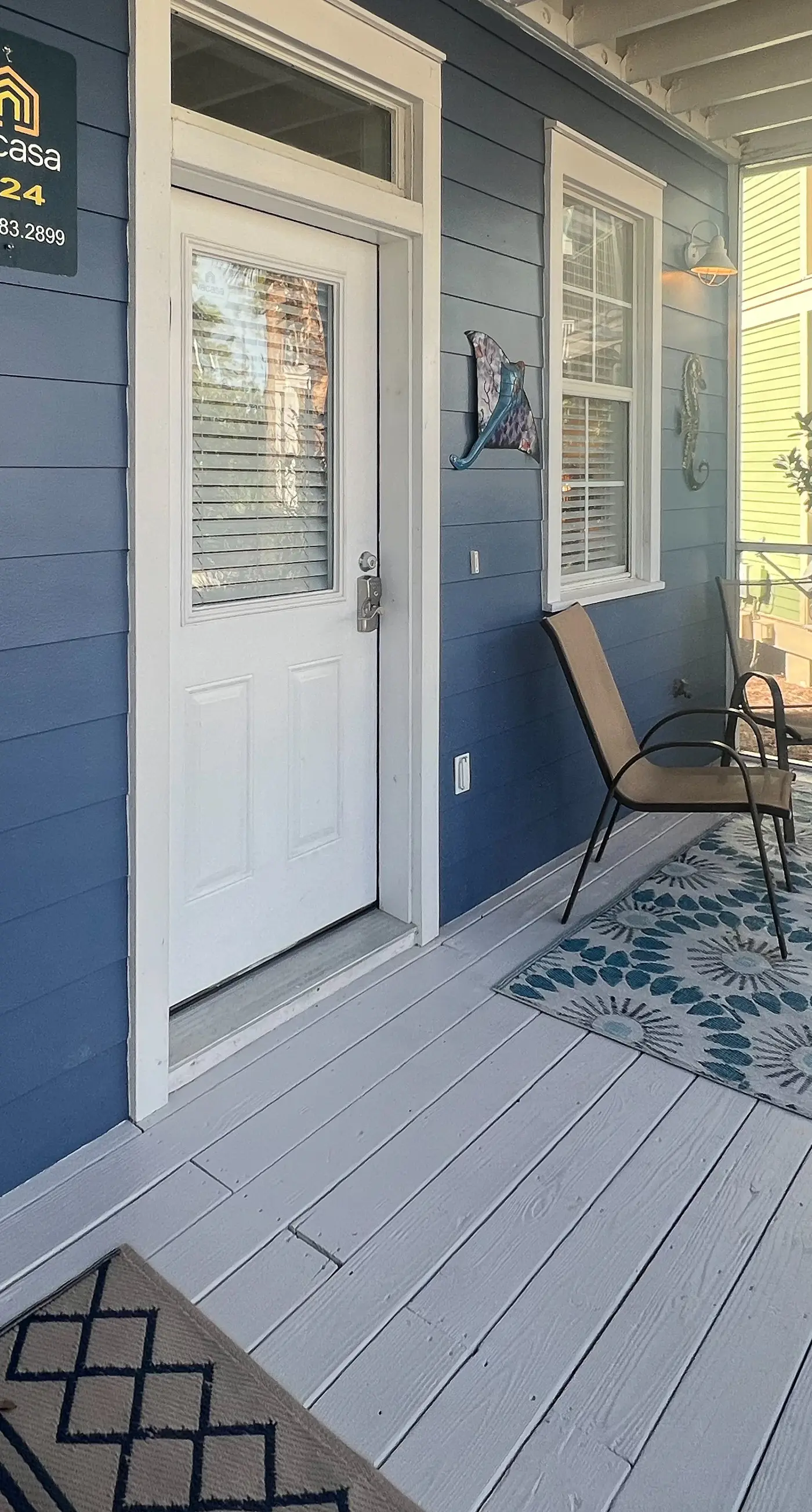 Lovely cottage with screened porches - access to hot tub & gym