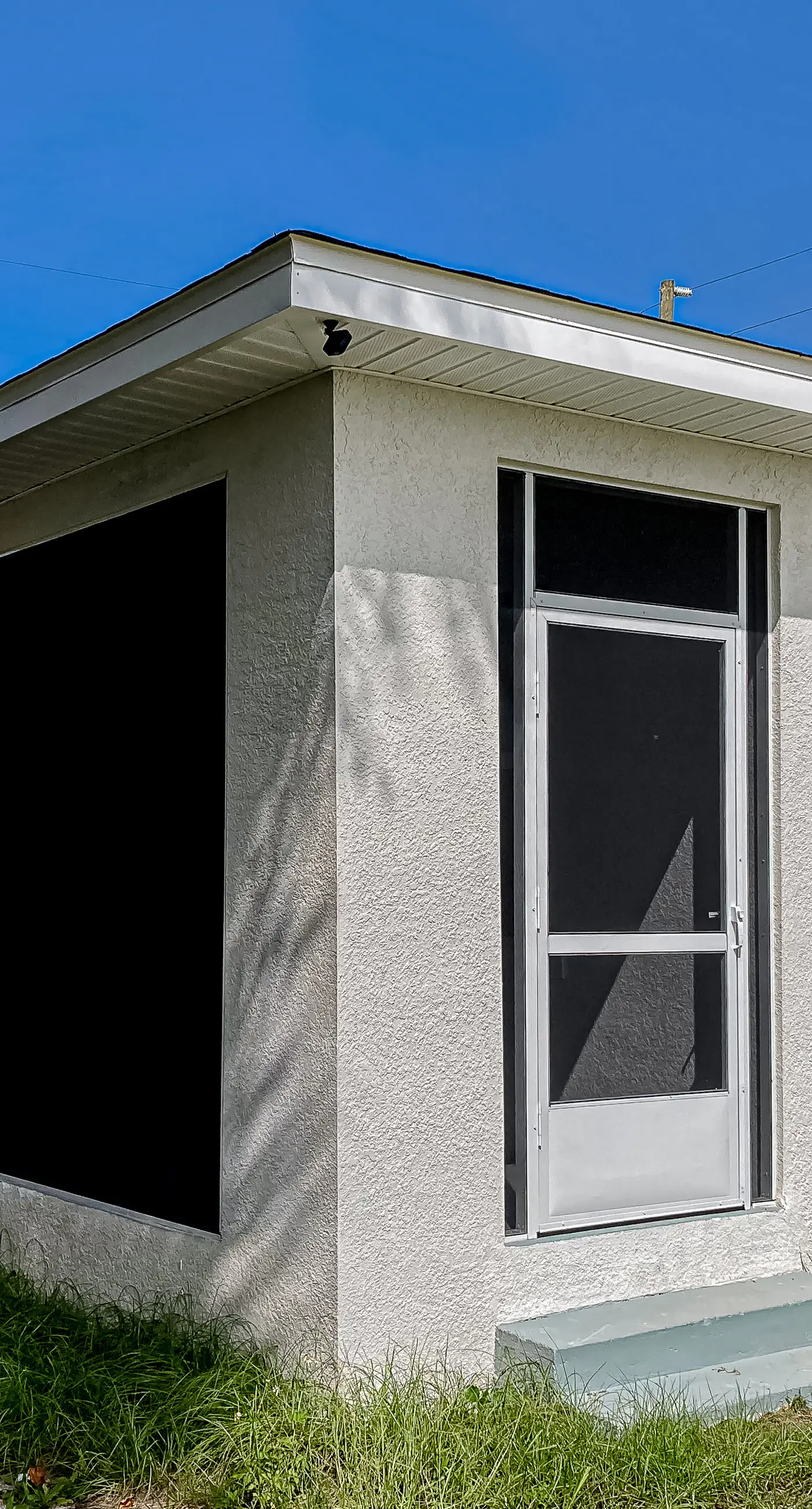 Dog-friendly coastal abode with a grill, central AC, updated interior & patio