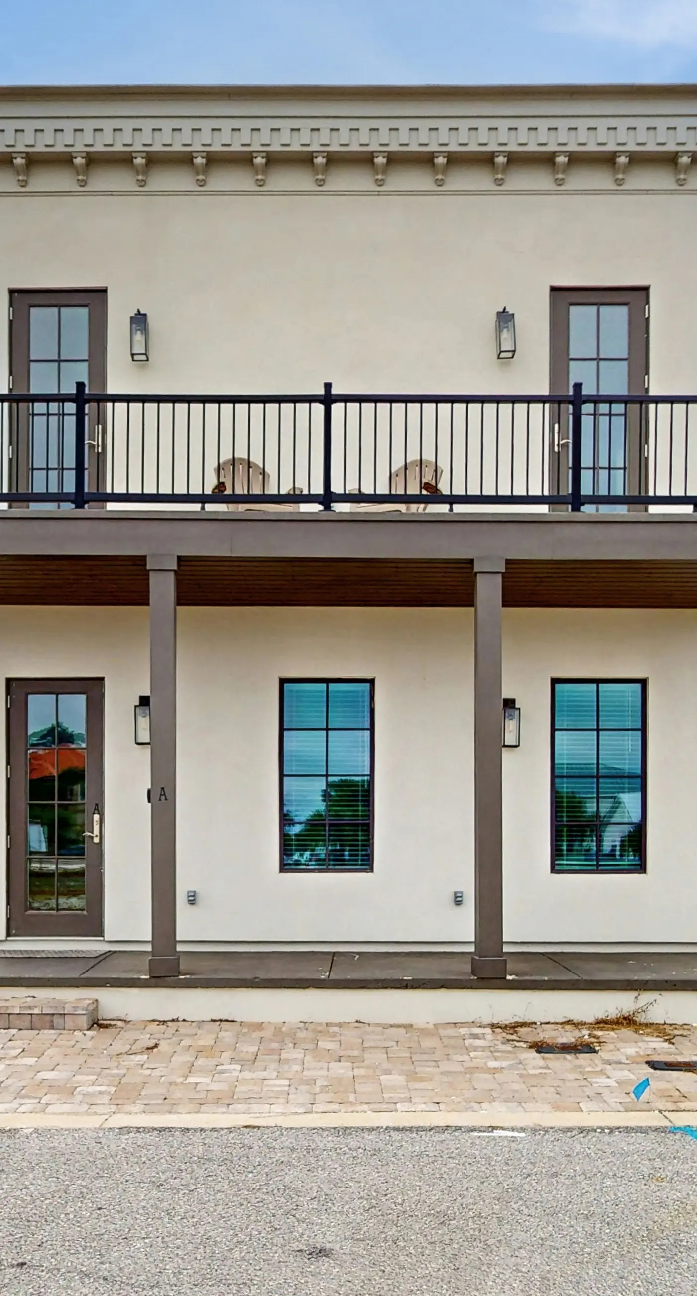 Dog-friendly bay view duplex with full kitchen, washer/dryer, & central AC