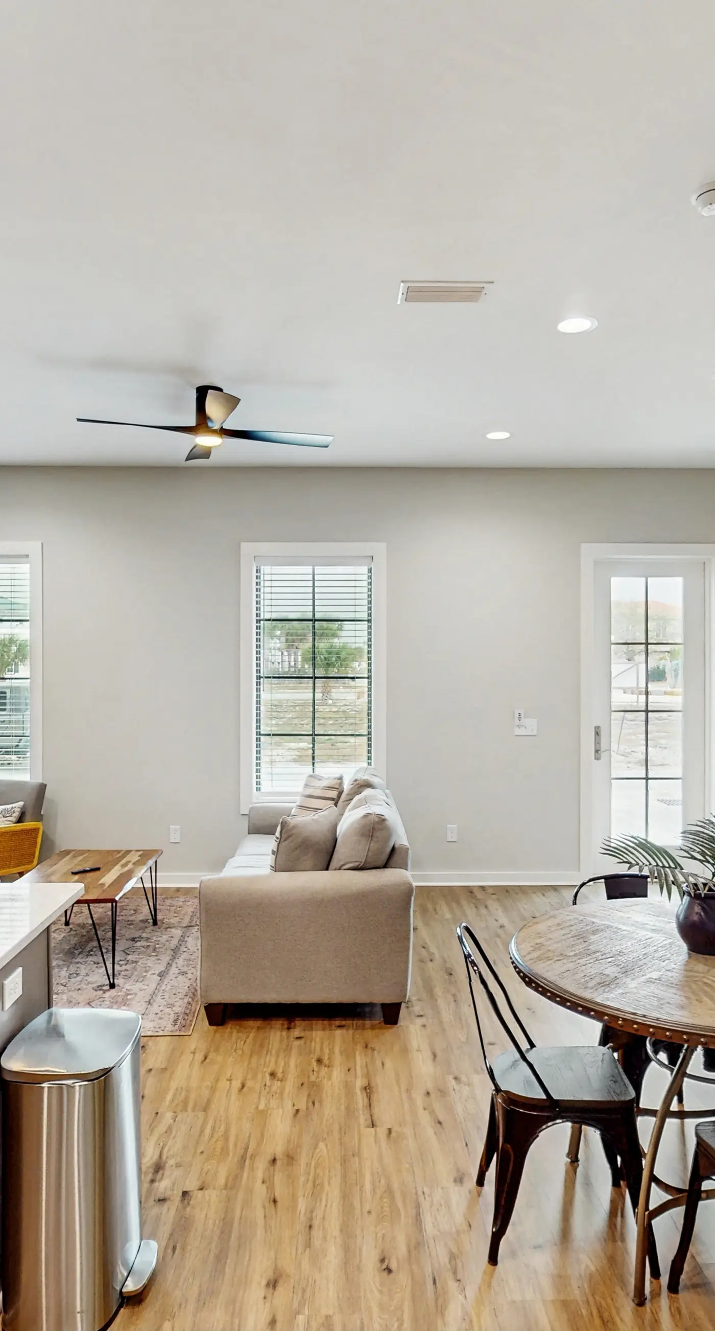 Dog-friendly bay view duplex with full kitchen, washer/dryer, & central AC