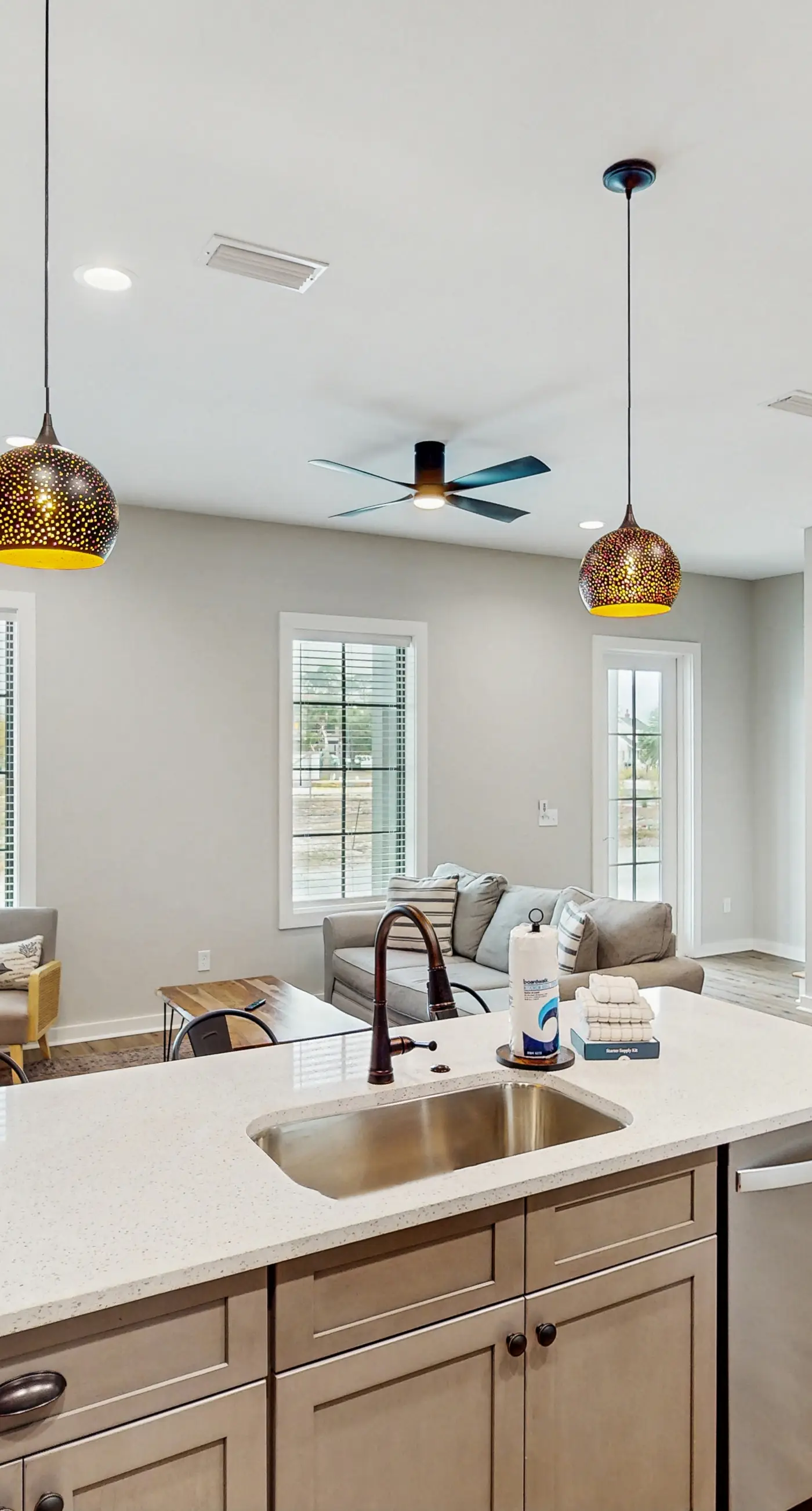 Dog-friendly bay view duplex with full kitchen, washer/dryer, & central AC