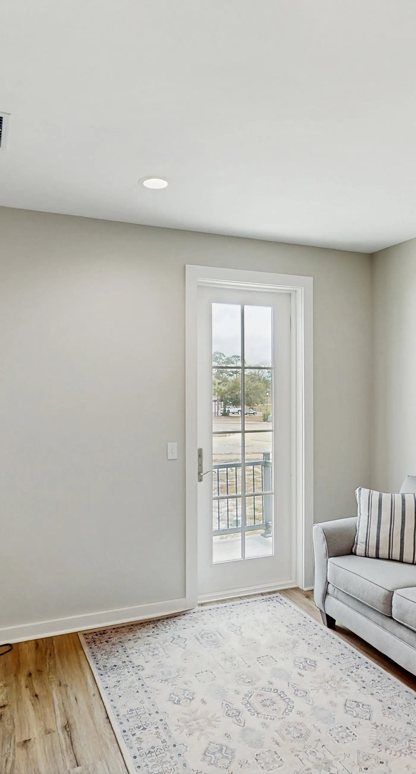 Dog-friendly bay view duplex with full kitchen, washer/dryer, & central AC